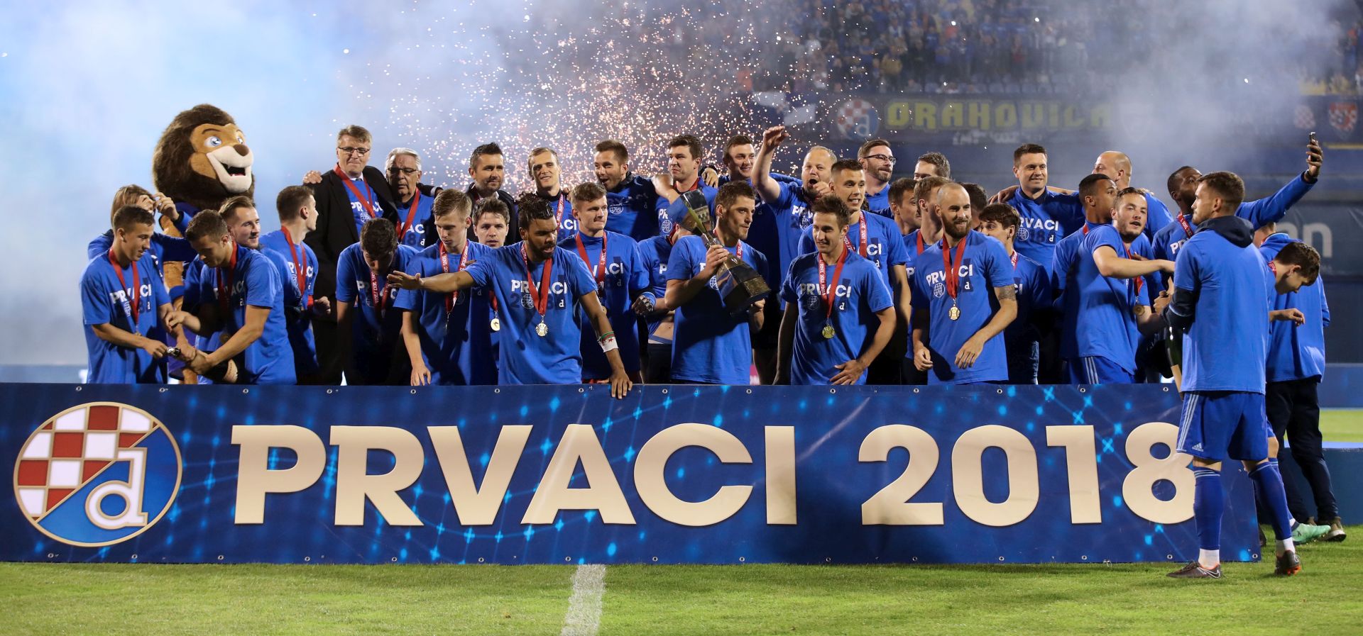 Zagreb, 19.5.2018.- Pobjedom nad Interom u utakmici 36. kola Prve HNL Dinamo je osvojio prvenstvo Hrvatske. Na slici slavlje nogometaa Dinama.
foto HINA/ Damir SENÈAR/ ua
