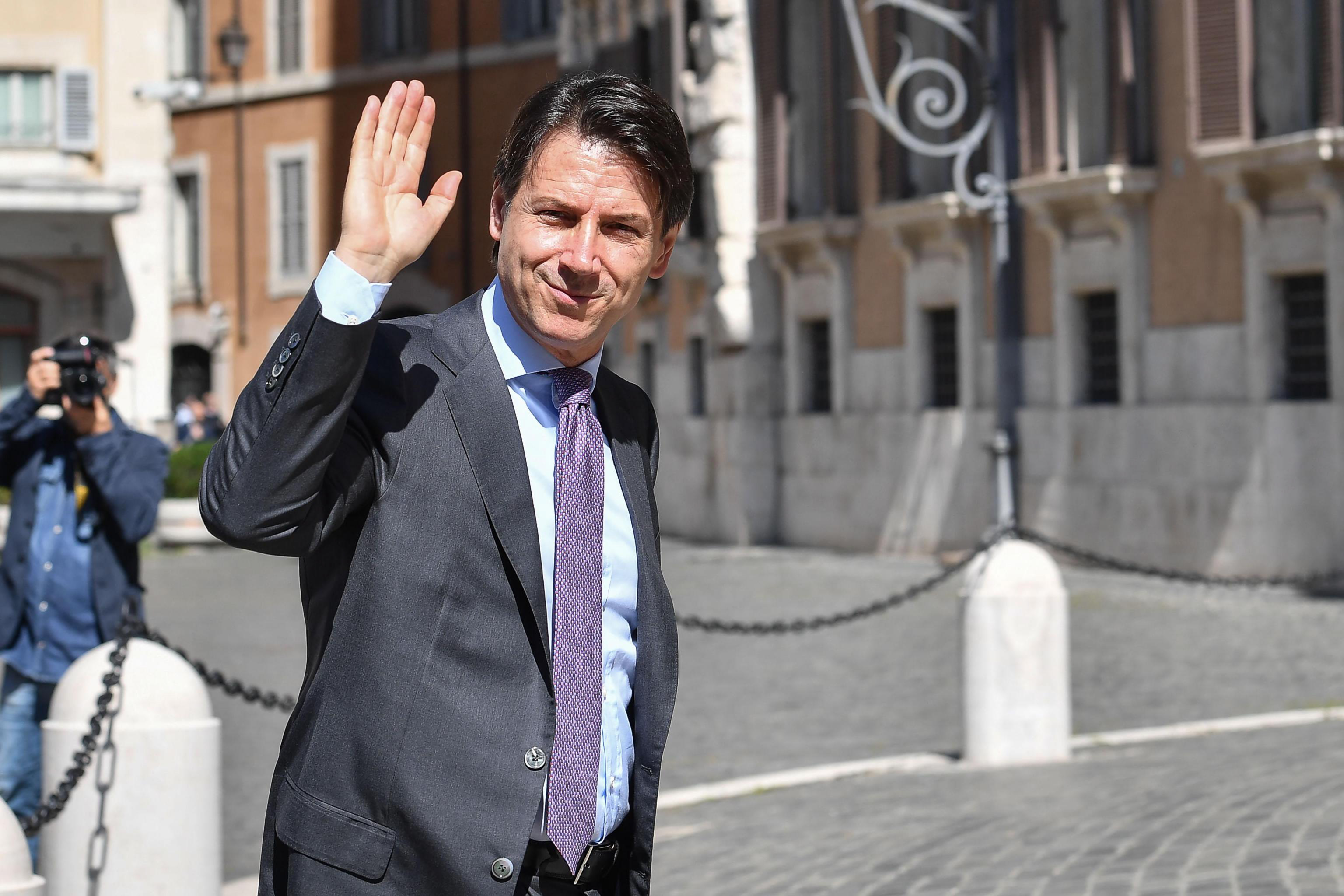 epa06759294 Designated Italian Prime Minister Giuseppe Conte waves as he arrives at the Lower House in Rome, Italy, 24 May 2018. Conte is holding a round of consultations with Italy's political parties at the Lower House on 24 May, after getting a mandate from President Sergio Mattarella on 23 May, to form a government.  EPA/ALESSANDRO DI MEO