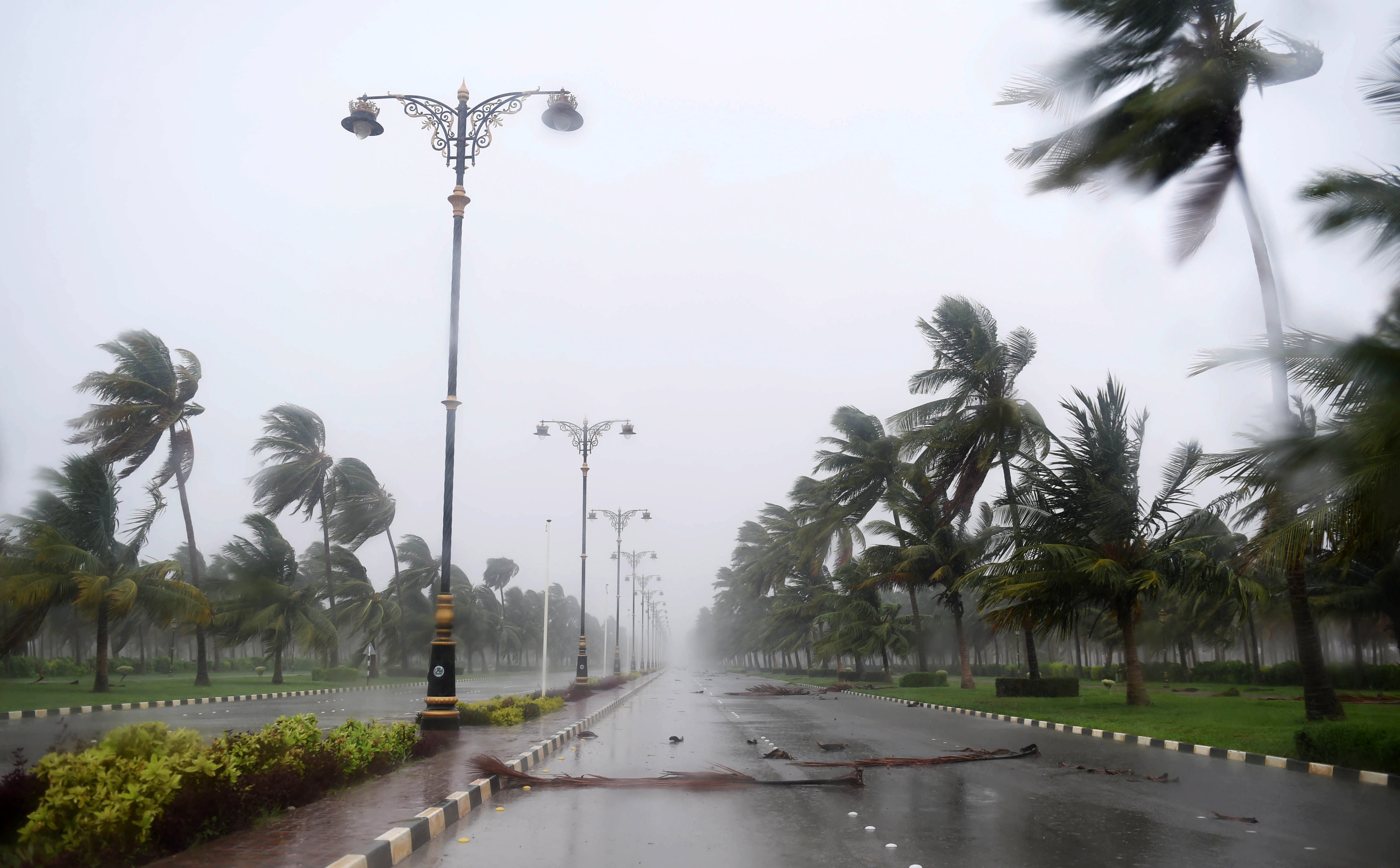 epa06762952 A general view over a flooded street hit by cyclone Mekunu near Salalah, Oman, 25 May 2018. Cyclone Mekunu is expected to make landfall on 26 May.