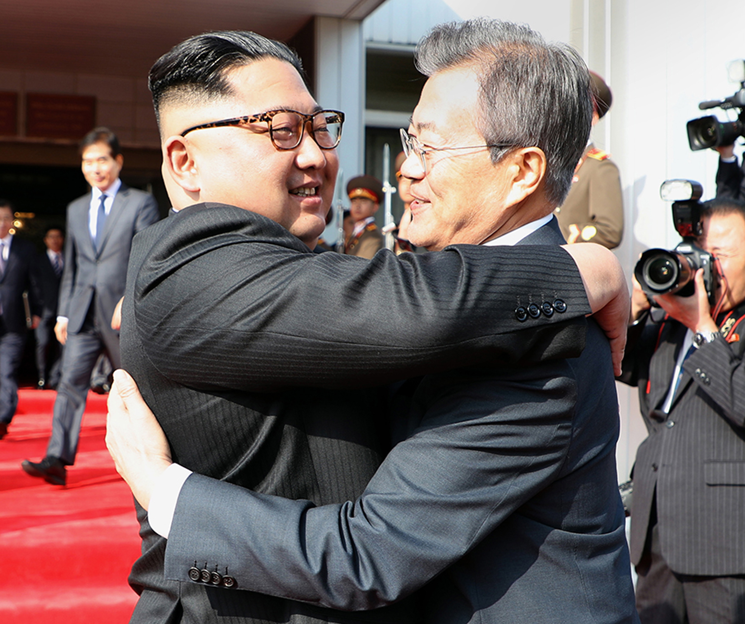 epaselect epa06764456 A handout photo made available by the South Korean presidential office Cheong Wa Dae (Blue House) shows South Korean President Moon Jae-In (R) and North Korean leader Kim Jong-Un (L) hugging each other after their second summit in the North Korean side of the demilitarized zone, 26 May 2018. According to reports, South Korean President Moon and North Korean leader Kim met to discuss Kim's potential upcoming summit with US President Donald J. Trump. Trump on 22 May, cancelled the historic meeting scheduled for 12 June in Singapore, to suggest later that it could go ahead.  EPA/CHEONG WA DAE HANDOUT  HANDOUT EDITORIAL USE ONLY/NO SALES