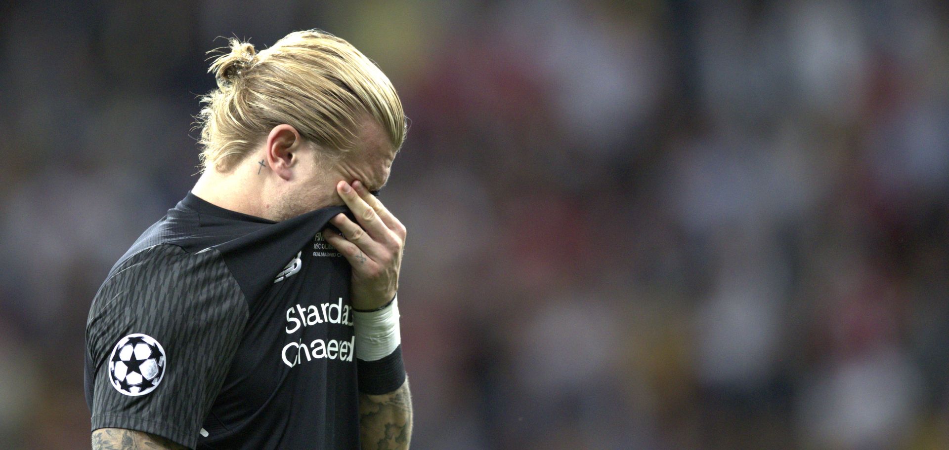 epa06765815 Liverpool goalkeeper Loris Karius reacts after losing the UEFA Champions League final between Real Madrid and Liverpool FC at the NSC Olimpiyskiy stadium in Kiev, Ukraine, 26 May 2018.  EPA/SEDAT SUNA