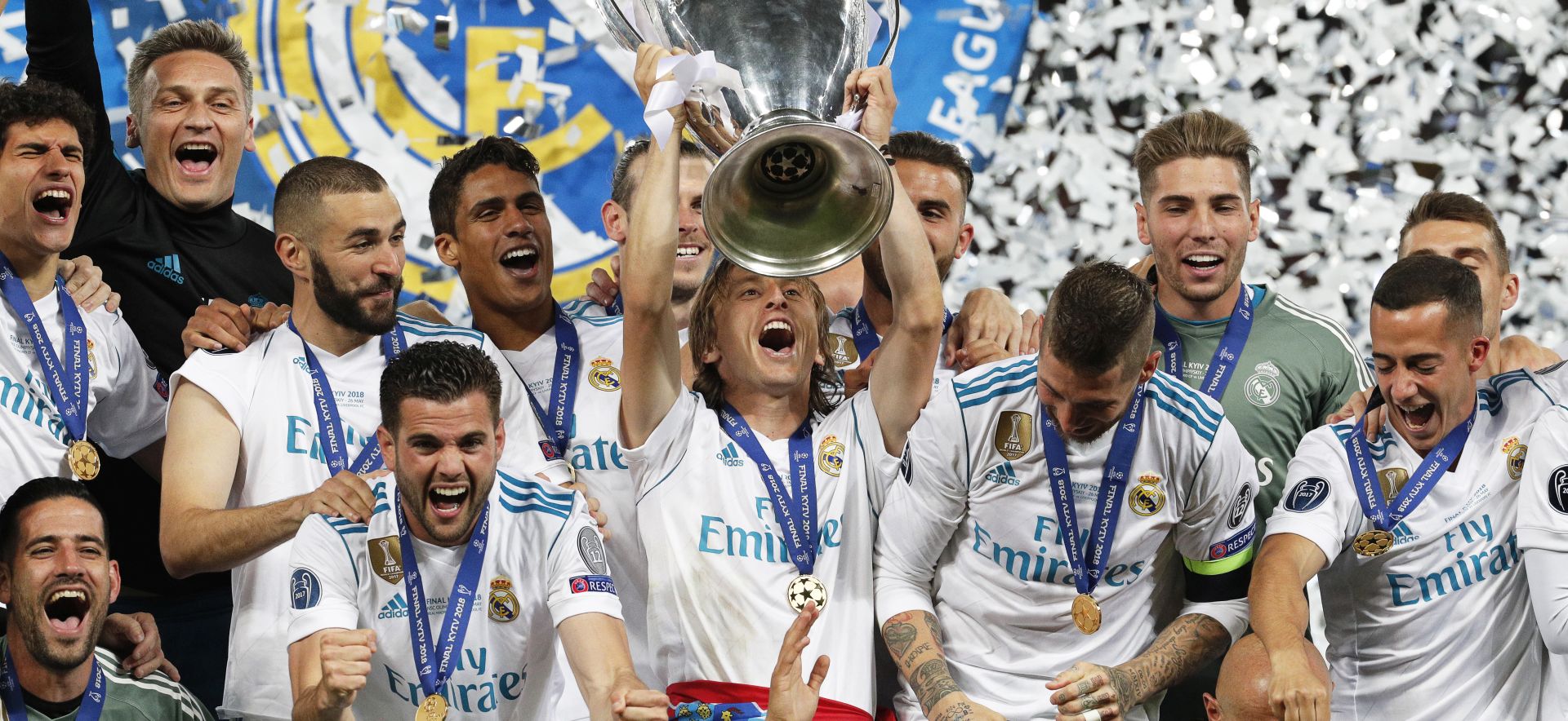epa06765844 Real Madrid's Luka Modric (C) lifts the trophy as his teammates celebrate after the UEFA Champions League final between Real Madrid and Liverpool FC at the NSC Olimpiyskiy stadium in Kiev, Ukraine, 26 May 2018. Real Madrid won 3-1. EPA/SERGEY DOLZHENKO
