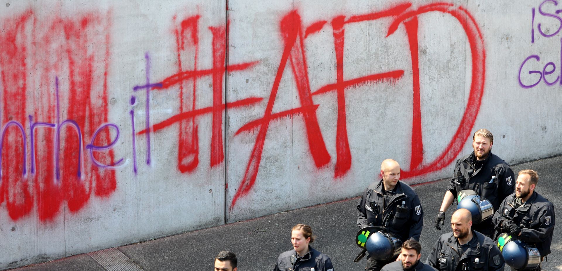 epa06766603 Police gather netxt o a graffito reading '#AFD' close to a gathering of the 'Alternative for Germany' (AfD) party in Berlin, Germany, 27 May 2018. The AfD has called for a large demonstration under the motto 'Future Germany' (Zukunft Deutschland) to which they expect more than 5,000 participants. Various alliances of parties, cultural workers and civil society have organized counter-demonstrations and rallies, which are also expected to attract more than 10,000 participants.  EPA/OMER MESSINGER