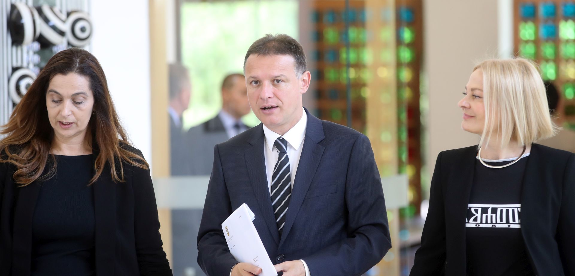 Zagreb, 28.05.2018 - Sjednica Vijeæa za nacionalnu sigurnost u Uredu predsjednice na Pantovèaku. Na slici predsjednik Hrvatskog sabora Gordan Jandrokoviæ dolazi na sjednicu VNS-a.
foto HINA/ Damir SENÈAR /ds