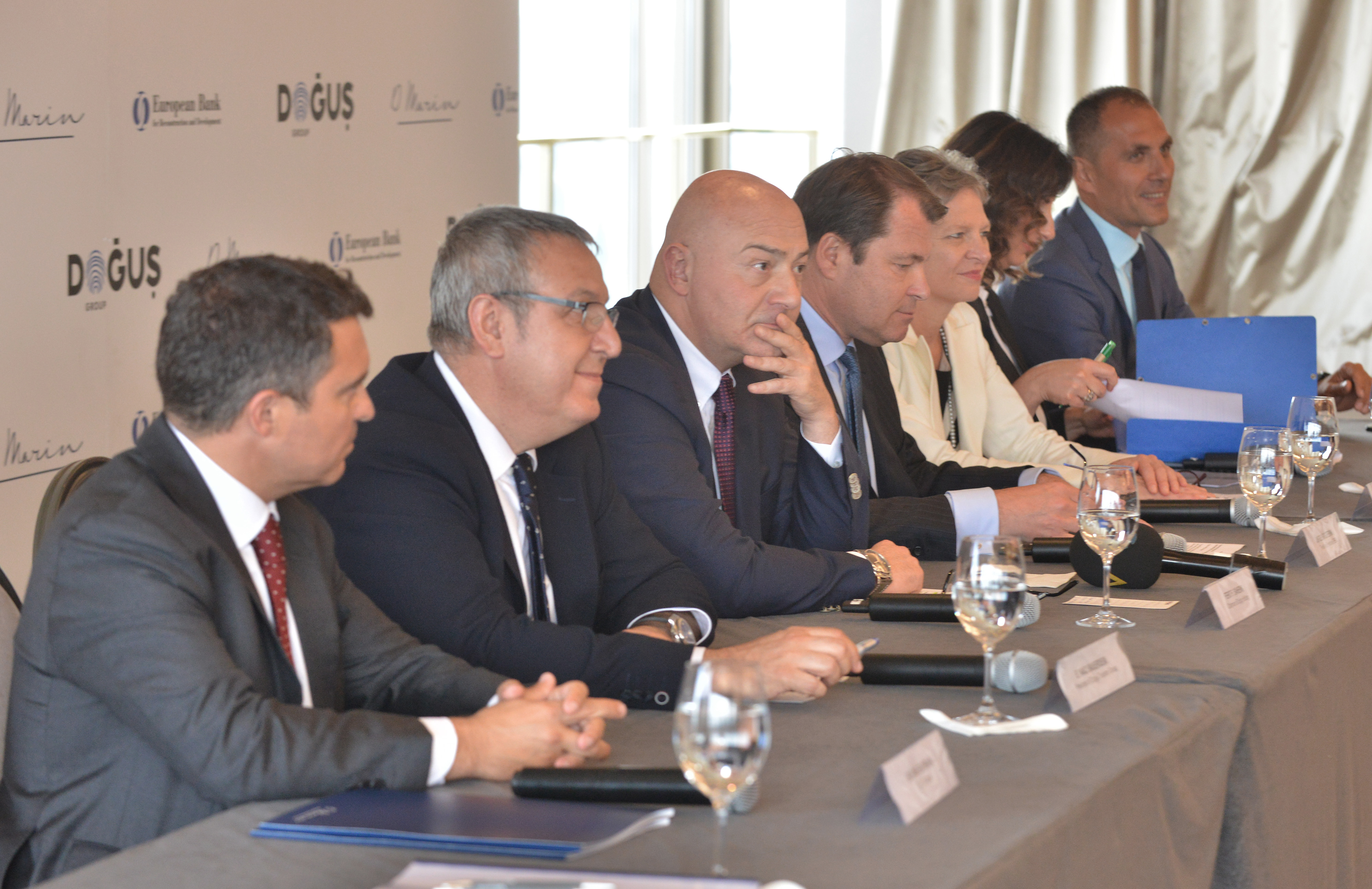 Zagreb, 29.05.2018 - Predstavnici Europske banke za obnovu i razvoj (EBRD) i Dogus grupe potpisali su ugovor kojim EBRD preuzima manjinski udjel u kompaniji D-Marin, koja upravlja marinama u Hrvatskoj, Turskoj i Grèkoj. To je, kako se najavljuje, najveæa investicija EBRD-a u vlasnièke udjele u sektoru turizma.
foto HINA/ Admir BULJUBAIÆ/ abu