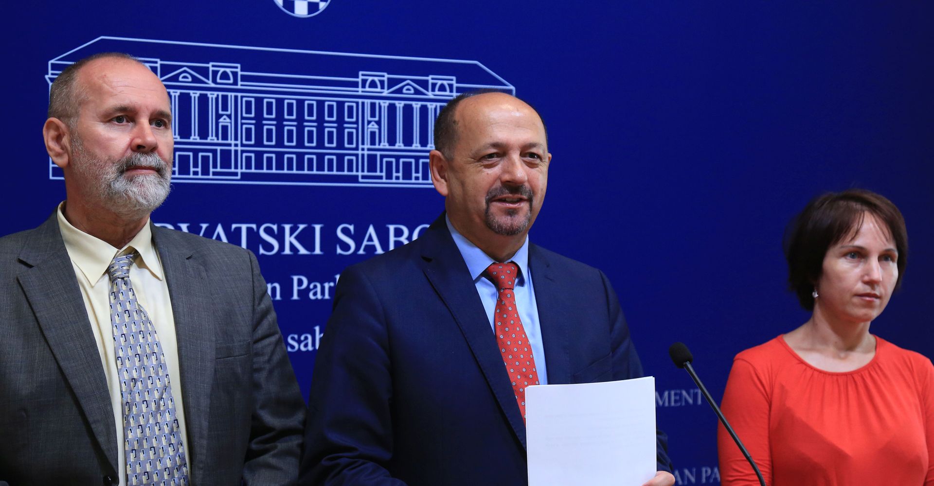 Zagreb, 30.05.2018 - U Hrvatskom saboru konferenciju za novinare održao je zastupnik Ivan Lovrinović. Tema je konferencije za novinare: "Petrokemija: 450 milijuna kuna za mir na Saboru HDZ-a“.
foto HINA/ Tomislav PAVLEK /tp