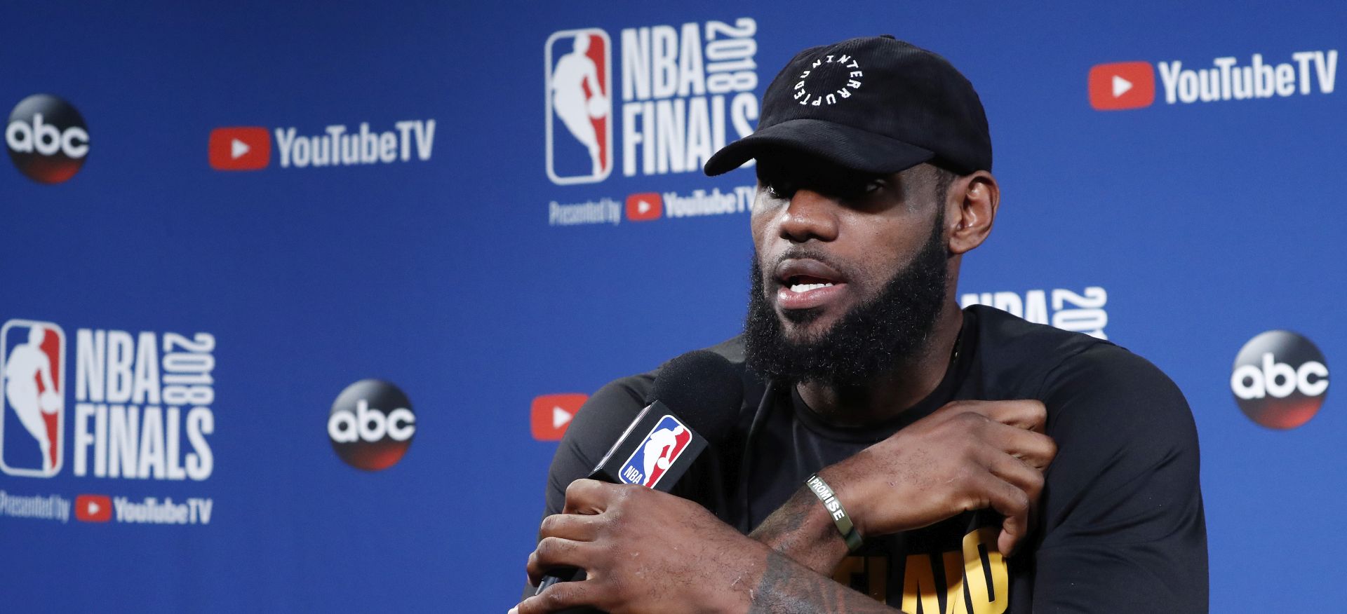 epa06774452 Cleveland Cavaliers player LeBron James talks to media during practice the day before game one of the NBA Finals in Oakland, California 30 May 2018.  EPA/LARRY W. SMITH