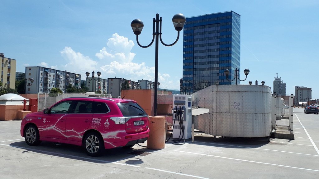 FOTO: Brza e-punionica iispred Tower Centera u Rijeci