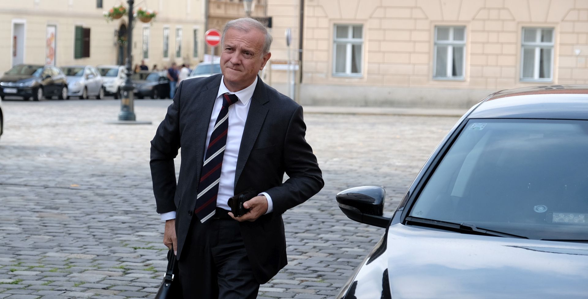 Zagreb, 24.05.2018 - Dolazak ministara na sjednicu Vlade u Banskim dvorima. Na slici ministar pravosuða Draen Bonjakoviæ.
foto HINA/ Edvard UAK/ ds