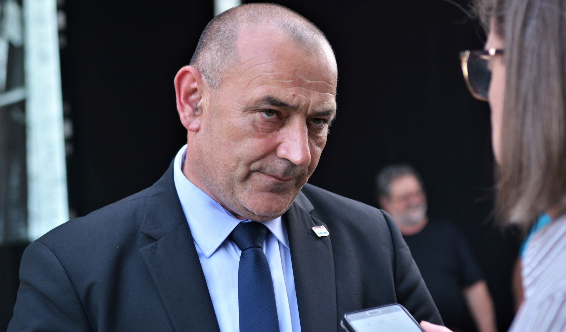 Karlovac, 30.5.2018. - Obiljeavanje Dana Hrvatske kopnene vojske i Dana branitelja Karlovaèke upanije zavrilo je podjelom zahvalnica braniteljskim i stradalnièkim udrugama, pokaznim vjebama Vojno-obavjetajne satnije Hrvatske kopnene vojske i tehnièko taktièkim zborom, a ministar hrvatskih branitelja Tomo Medved izrazio je zadovoljstvo suradnjom braniteljskih udruga. Na fotografiji Tomo Medved, ministar hrvatskih branitelja.
foto HINA/ Mladen VOLARIÆ/ ml