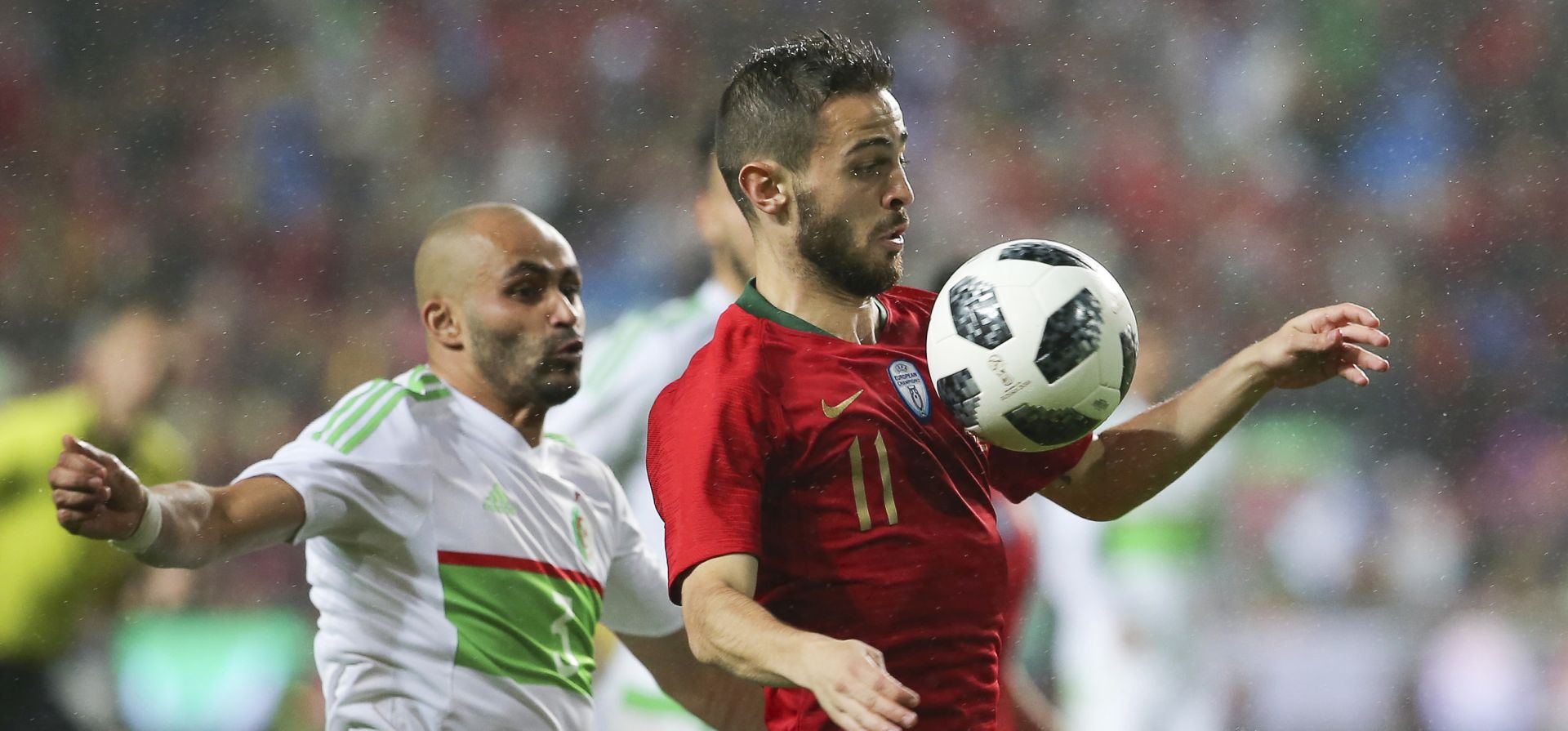 epa06792045 Portugal's Bernardo Silva (R) in action against Algeria's Mokhtar Benmoussa (L) during the International Friendly soccer match between Portugal and Algeria at Luz Stadium in Lisbon, Portugal, 07 June 2018.  EPA/JOSE SENA GOULAO