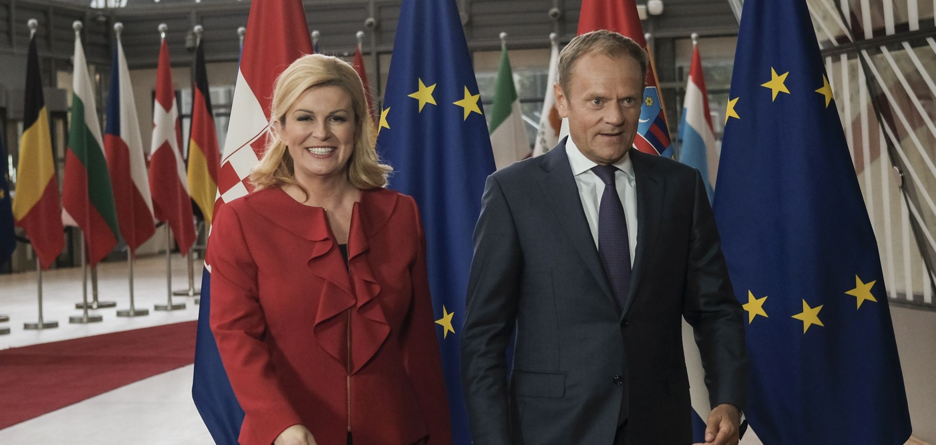 epa06804007 Croatian President Kolinda Grabar Kitarovic (L) is welcomed by European Council President Donald Tusk (R) prior to a meeting in Brussels, Belgium, 13 June 2018. The Croatian President is also scheduled to meet with the President of the European Commission on 14 June.  EPA/OLIVIER HOSLET