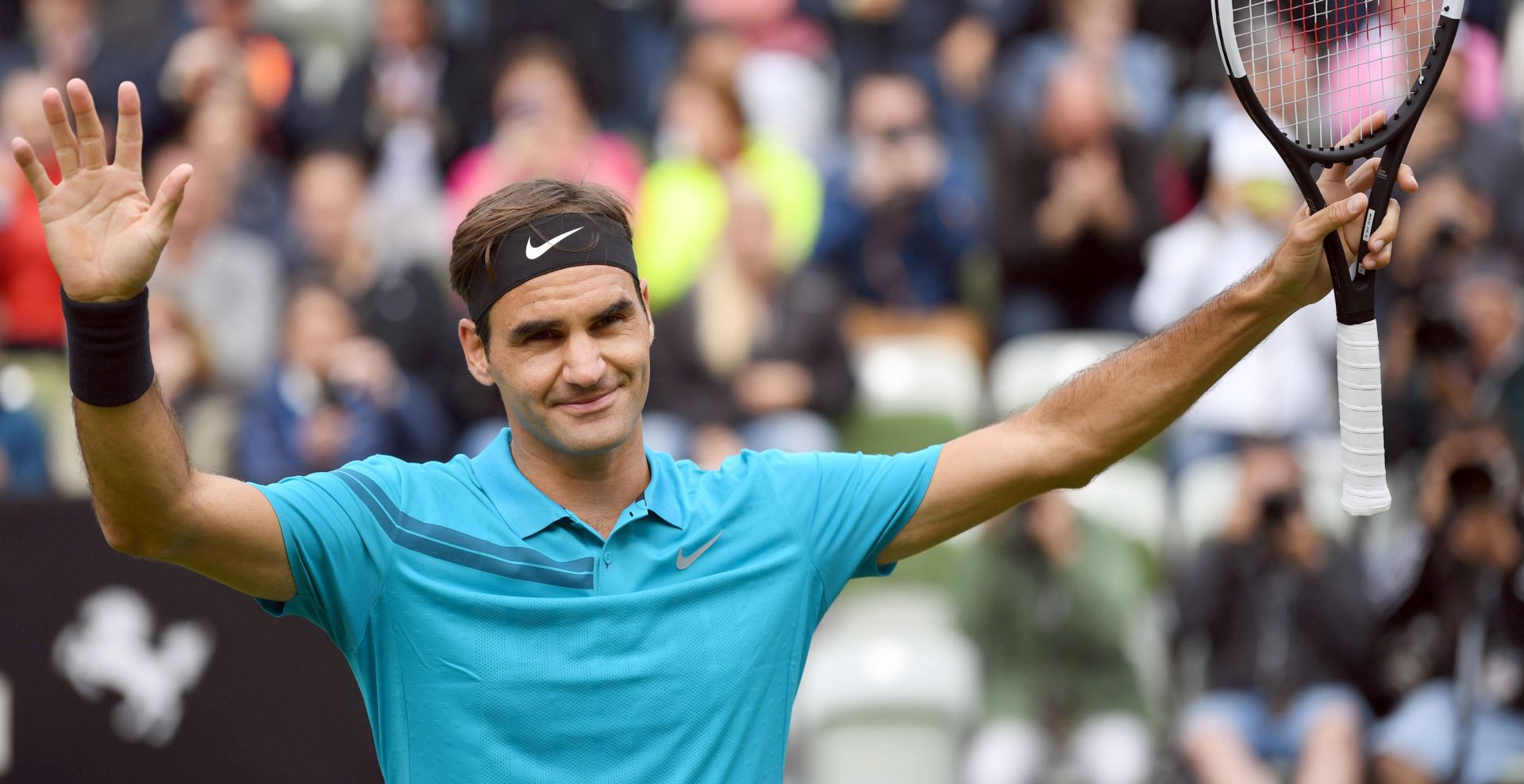 dpatop - Swiss tennis player Roger Federer celebrates his victory against Germany's Alexander Zverev during their men's singles round of 16 match of the 2018 Stuttgart Open tennis tournament in Stuttgart, Germany, 13 June 2018. Photo: Marijan Murat/dpa