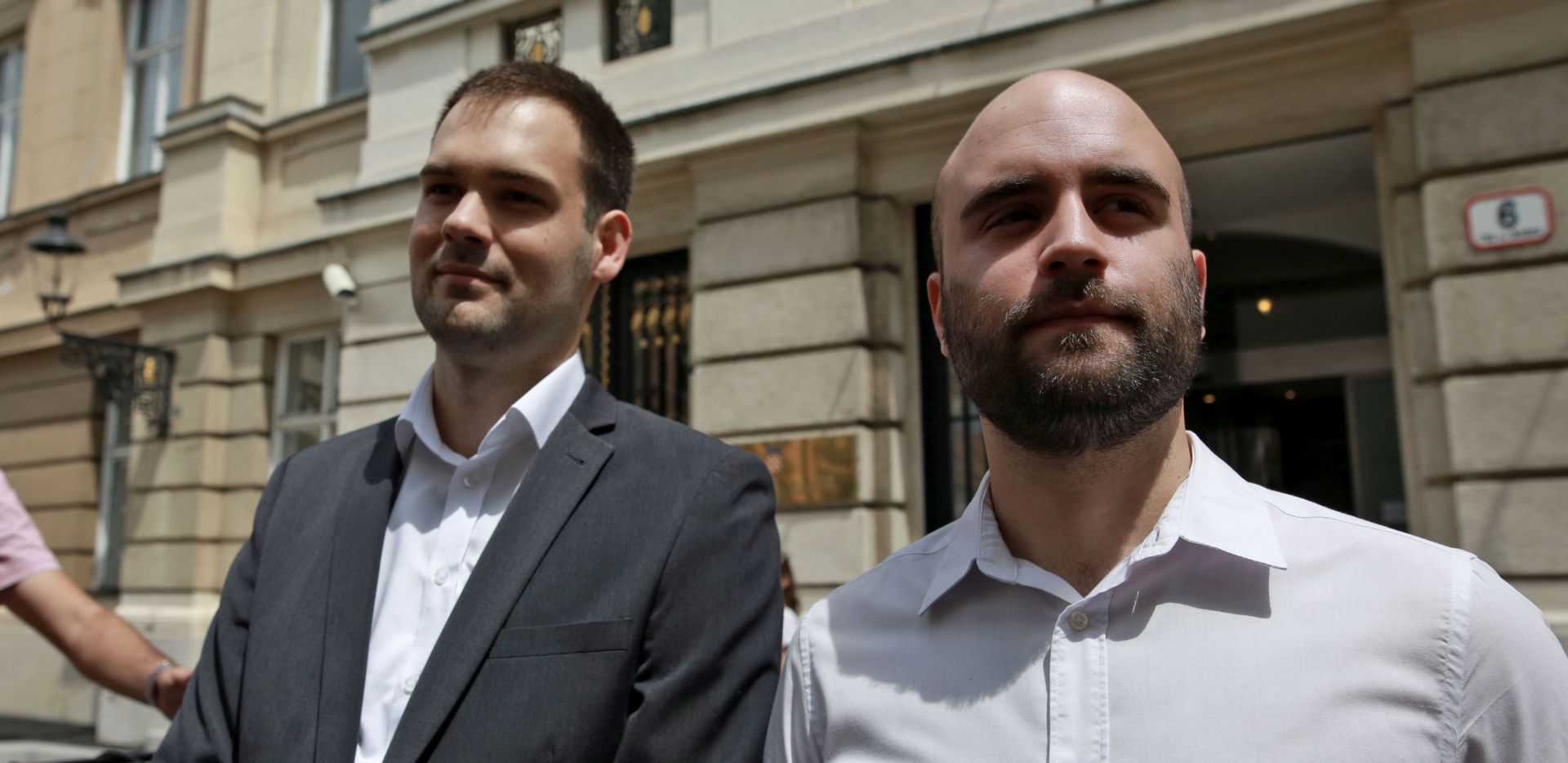 Zagreb, 20.6.2018 - Konferencija za medije građanske inicijative Narod odlučuje ispred zgrade Hrvatskog sabora. Na slici Dominik Knezović i Luka Mlinarić.
Foto HINA/ Dario GRZELJ/ dag