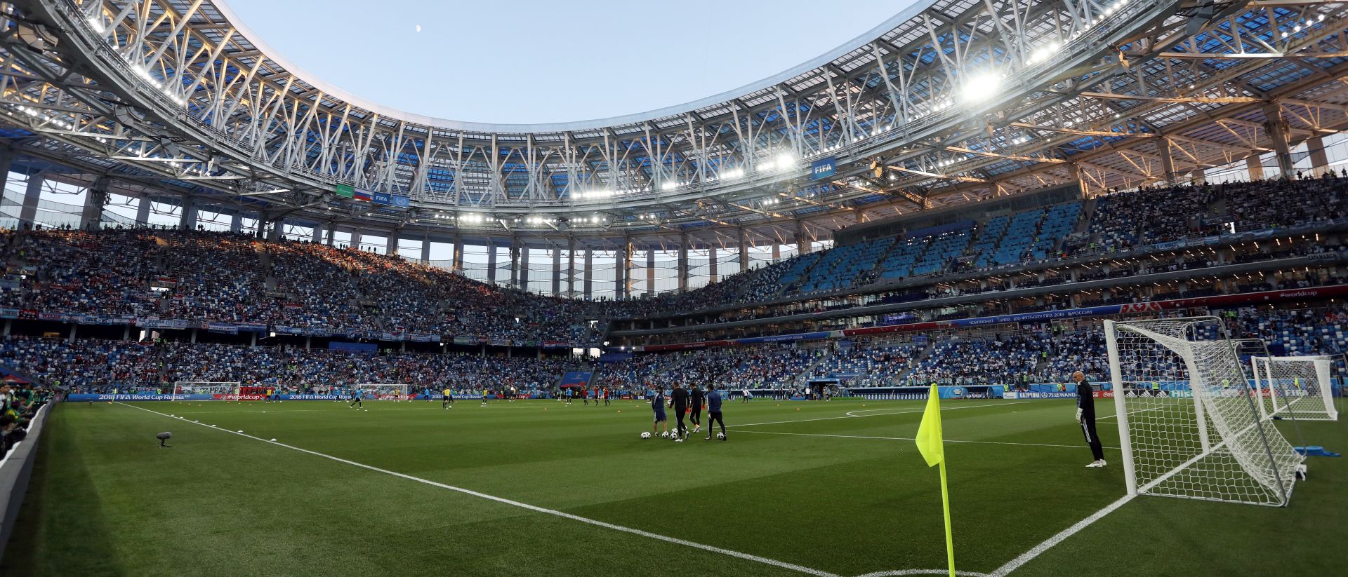 Ninji Novgorod, 21.06.2018 - Hrvatski i argentinski navijaèi na stadionu u Ninji Novgorodu pred poèetak utakmice utakmice Svjetskog nogometnog prvenstva Rusija 2018 izmeðu reprezentacija Argentine i Hrvatske.
foto HINA/ Damir SENÈAR /ds