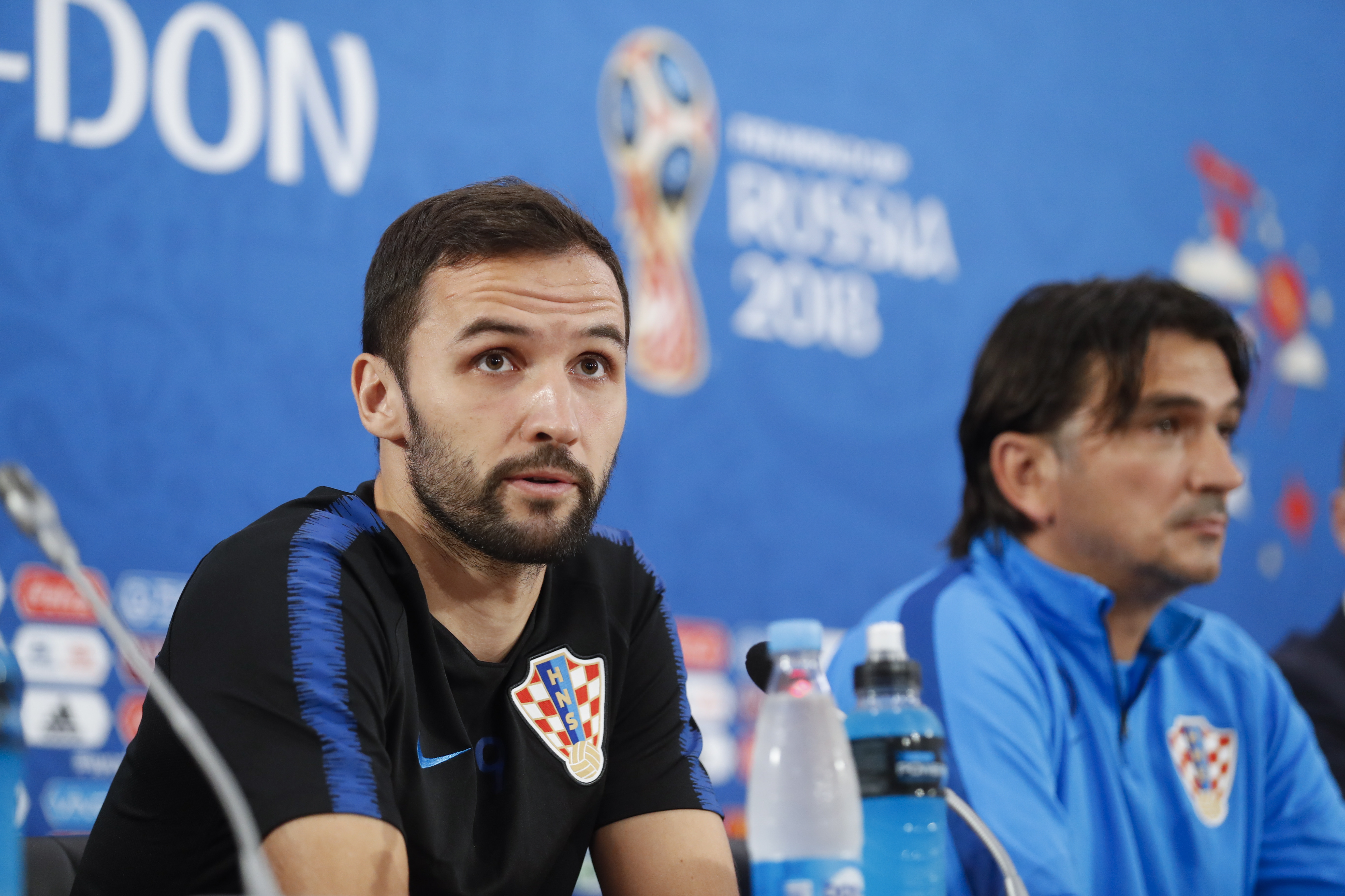 epa06839492 Croatia head coach Dalic Zlatko (R) and player Milan Badelj (L) during a press conference in Rostov-on-Don, Russia 25 June 2018. Iceland will play Croatia in their final FIFA World Cup 2018 Group D match 26 June 2018.  EPA/SHAWN THEW   EDITORIAL USE ONLY