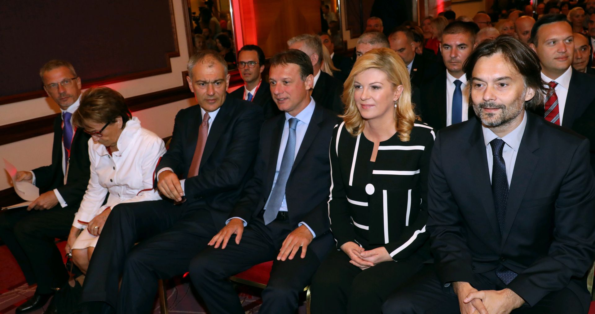 Zagreb, 26.06.2018. - Konferencija "Hrvatska kakvu trebamo - 5 godina u EU" u organizaciji Veèernjeg lista. Na fotografiji Boris Vujèiæ, Doris Pack, Emil Tedeschi, Gordan Jandrokoviæ, Kolinda Grabar-Kitaroviæ, Draen Klariæ. foto HINA/ Lana SLIVAR DOMINIÆ/ lsd