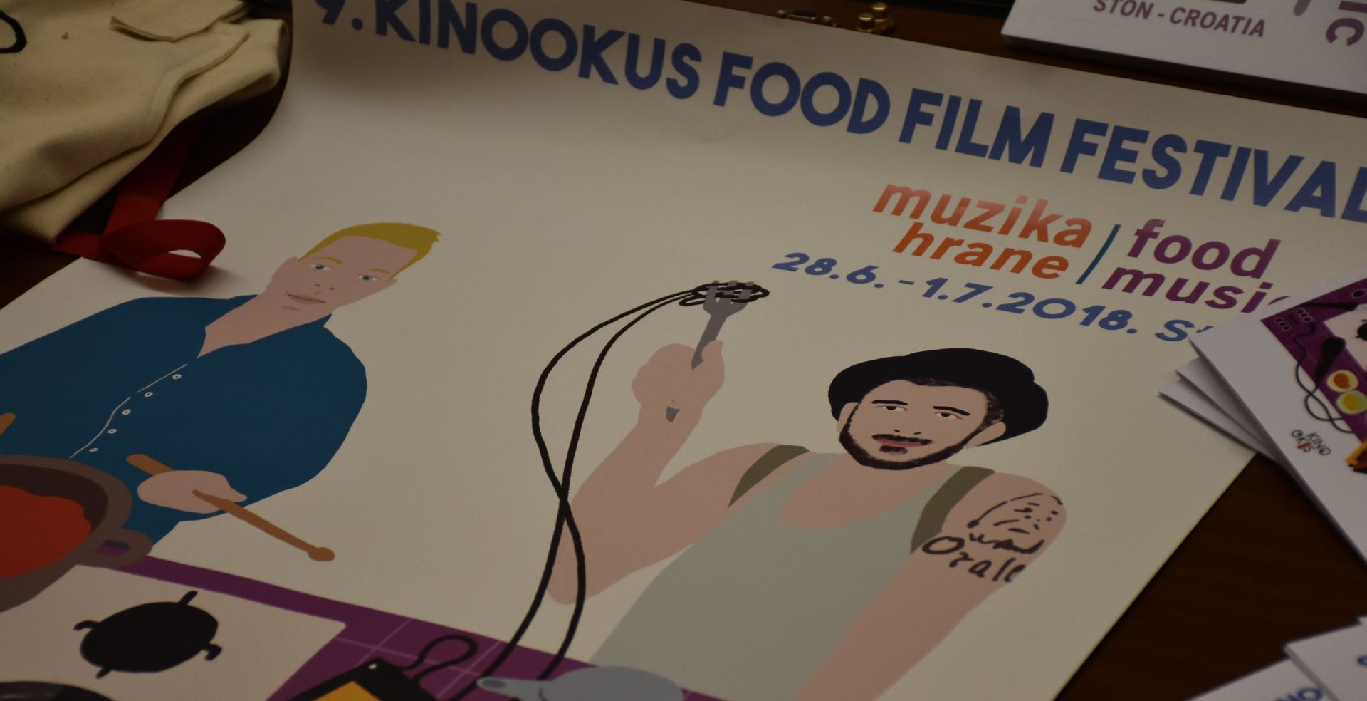 Dubrovnik, 27.06.2018. ??? Deveto izdanje Kinookus Food Film Festivala s temom ???Muzika hrane??? odr¾at æe se od 28. lipnja do 1. srpnja 2018. godine na pet lokacija u Stonu i Malom Stonu, a za nagrade Velika i Mala Kamenica ove æe se godine natjecati dvadesetak dugometra¾nih i kratkomatra¾nih filmova. Tim povodom u Dubrovniku je u srijedu ujutro odr¾ana konferencija za medije.  
foto HINA/ Baldo MARUNÈIÆ/ ml