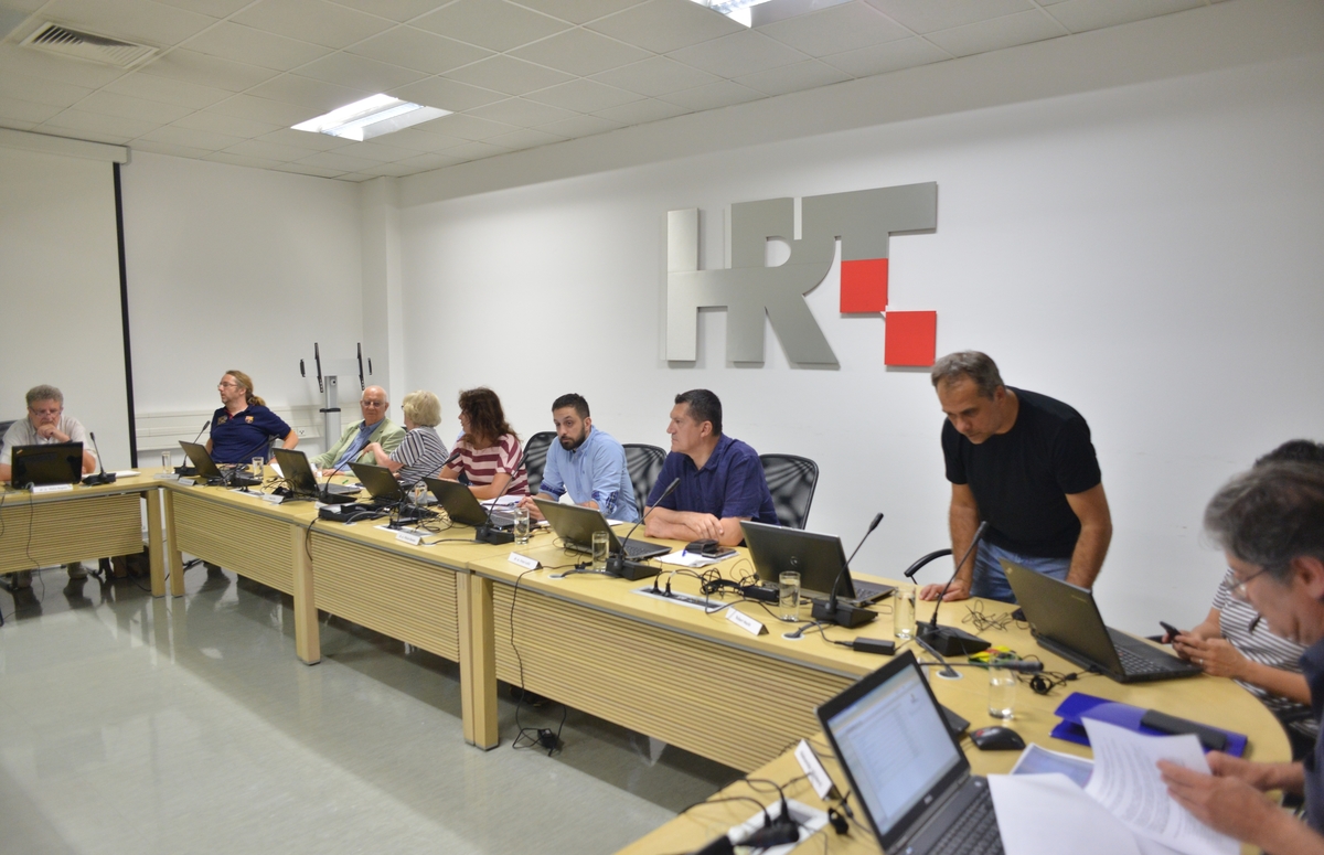 Zagreb, 04.06.2018 - Programsko vijeæe HRT-a odralo je hitnu sjednicu sazvanu iskljuèivo zbog emisije "Dobar dan Hrvatska" od 30. svibnja, u kojoj je gostovao Igor Vukiæ koji je iznio sporne tvrdnje o naravi i funkciji koncentracijskog logora Jasenovac. Sazivanje sjednice Programskog vijeæa uslijedilo je nakon reakcije vodstva HRT-a, koje se u èetvrtak oglasilo o spornoj emisiji. 
foto HINA/ Admir BULJUBAIÆ/ abu