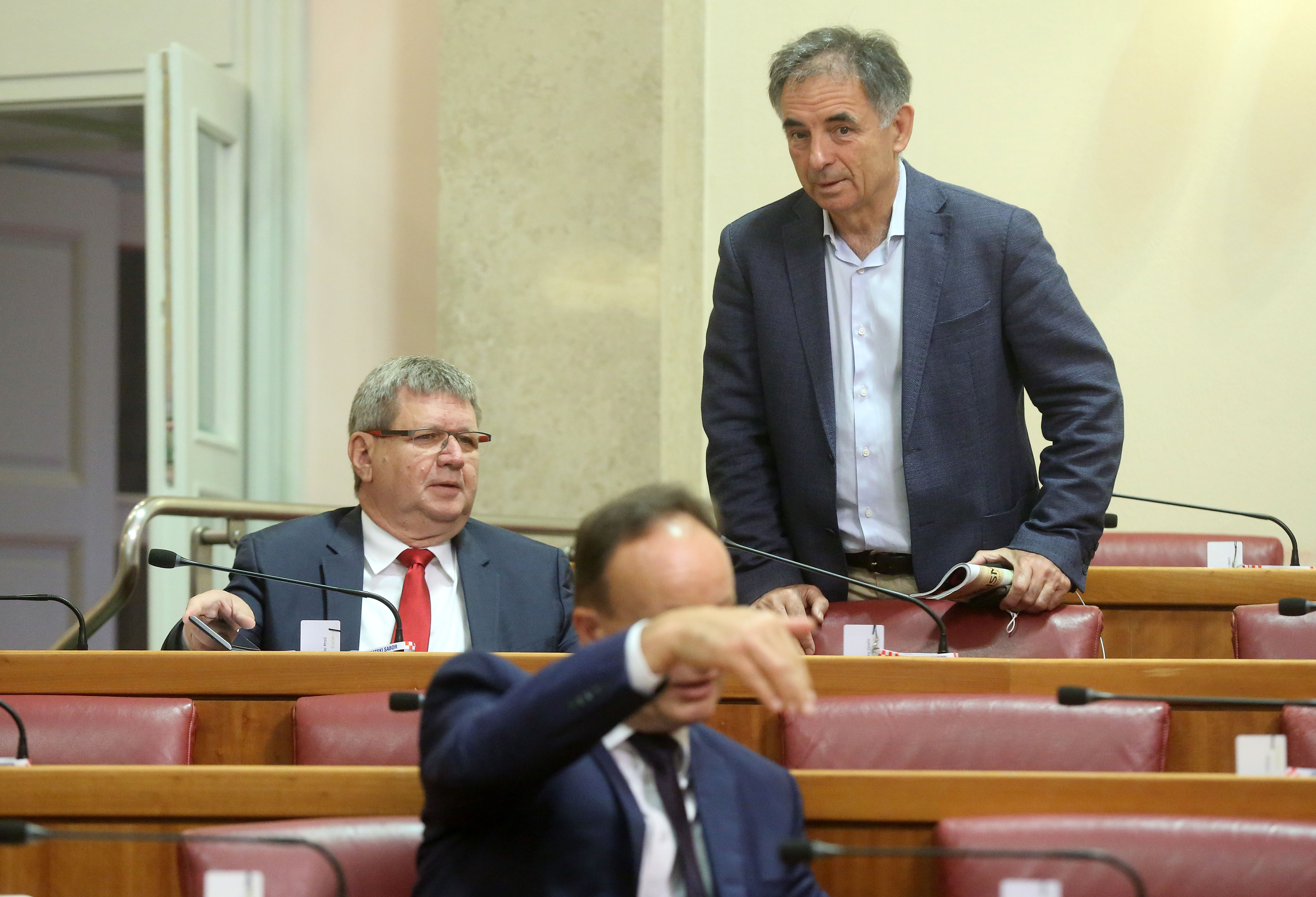 Zagreb, 27.06.2018 - Nastavak 8. sjednice Hrvatskoga sabora. Na fotografiji Mirando Mrsiæ, Milorad Pupovac.
foto HINA / Denis CERIÆ /dc