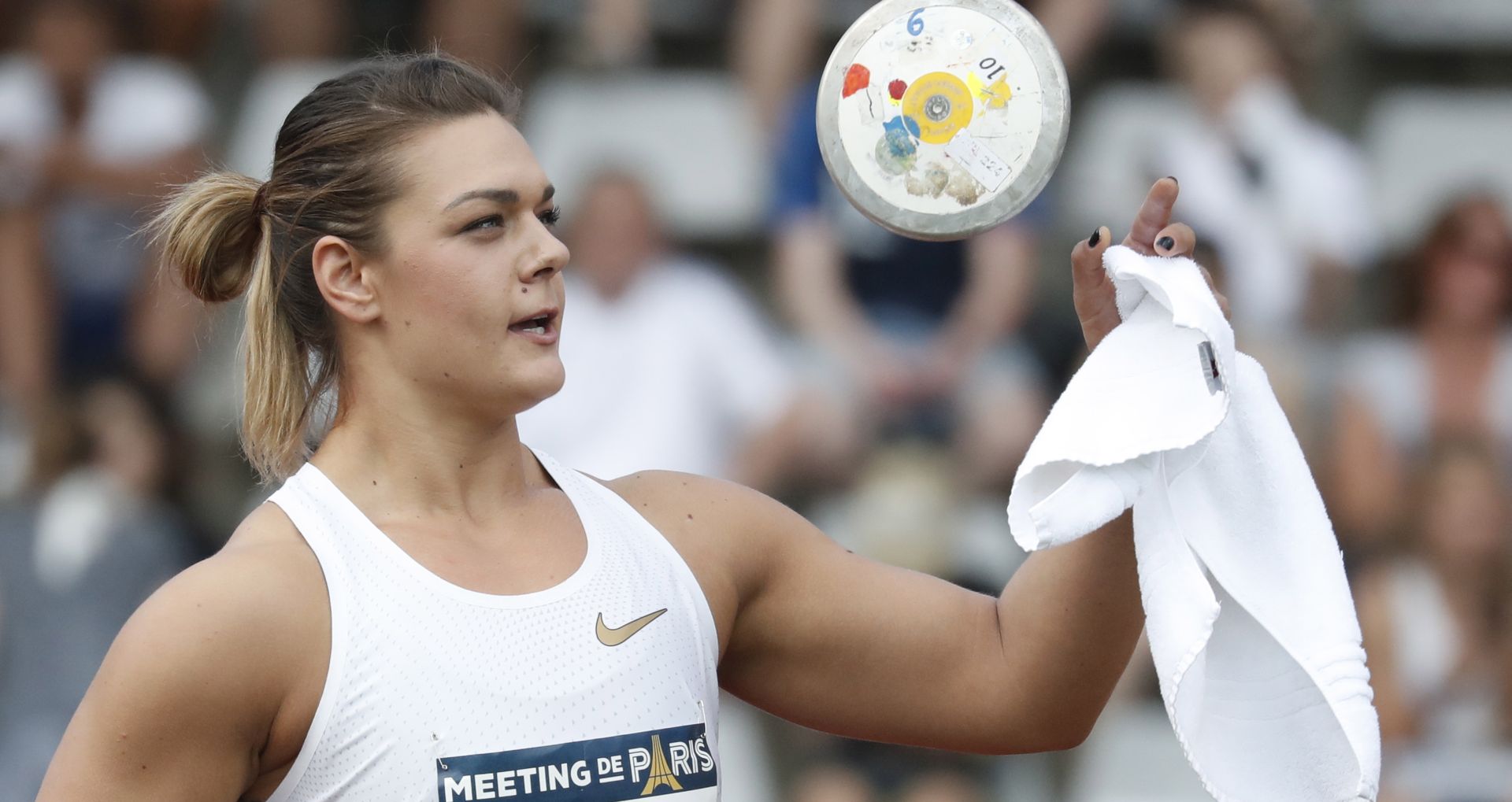epa06852837 Croatia's Sandra Perkovic competes during the Women Discus Throw at the IAAF Diamond League meeting at the stade Charlety in Paris, France, 30 June 2018.  EPA/CHRISTOPHE PETIT TESSON