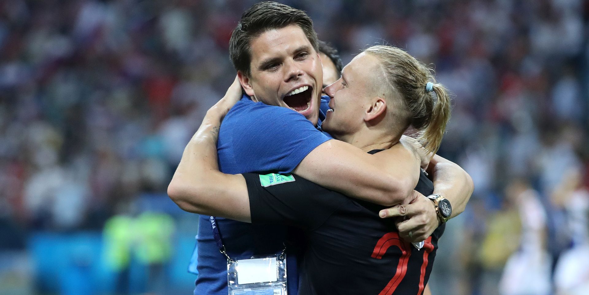 Soèi, 07.07.2018. - Slavlje hrvatskih reprezentativaca nakon utakmice èetvrtfinala Svjetskog nogometnog prvenstva Rusija 2018 izmeðu reprezentacija Hrvatske i Rusije na Fit stadionu. Na fotografiji Ognjen Vukojeviæ, Domagoj Vida. foto HINA/ Damir SENÈAR/ lsd