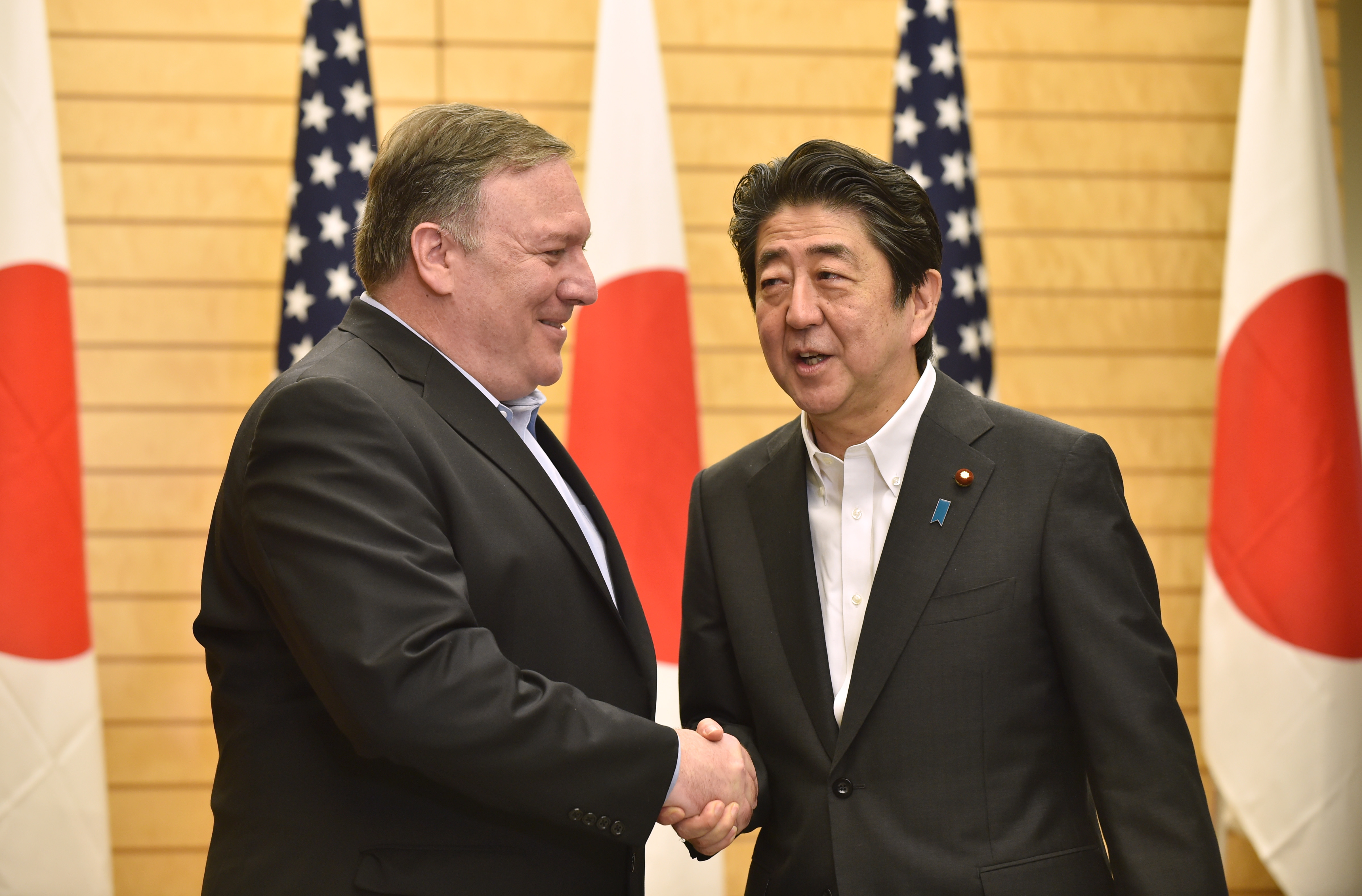 epa06873110 US Secretary of State Mike Pompeo (L) meets with Japan's Prime Minister Shinzo Abe (R) at the Abe's official residence in Tokyo, Japan, 08 July 2018. US Secretary of State Mike Pompeo is on an official visit to Japan for discussions on denuclearization negotiations with North Korea.  EPA/KAZUHIRO NOGI / POOL