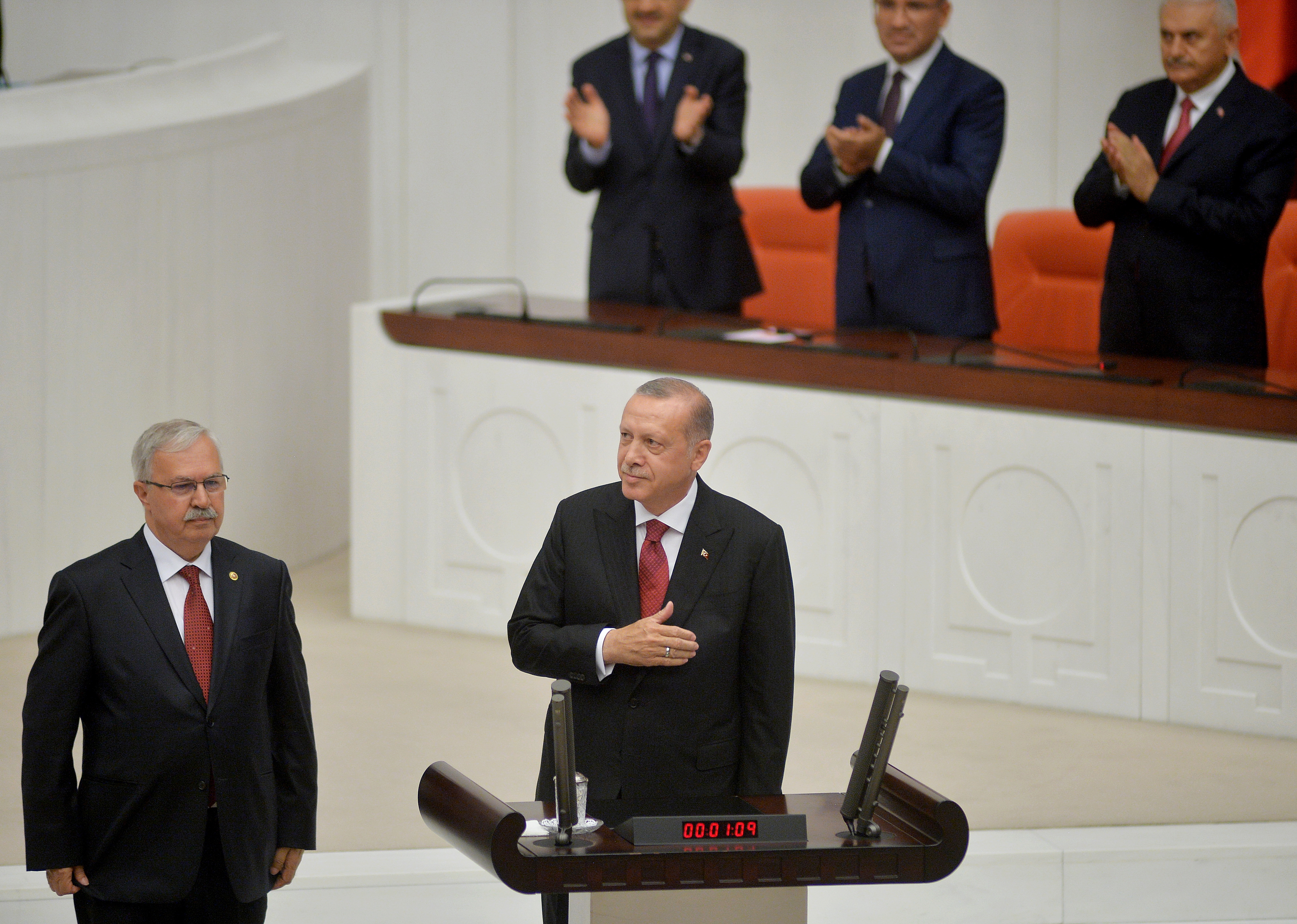 epa06875711 Turkish President Recep Tayyip Erdogan (R) takes his oath during the new Legislative Year of the 27th Term and oath ceremony at Grand National Assembly of Turkey in Ankara, Turkey 09 July 2018.  EPA/STR  EPA-EFE/STR