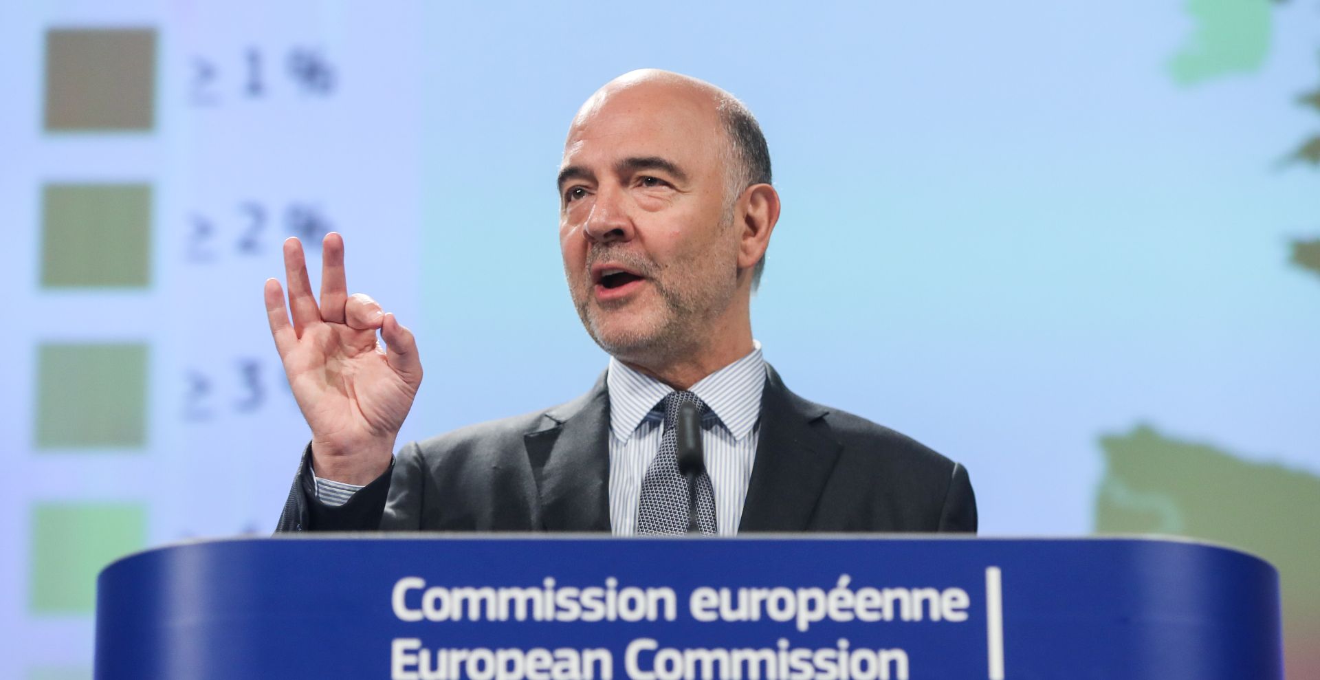 epa06882979 European Commissioner for Economic and Financial Affairs, Pierre Moscovici gives a press conference on the Summer Interim Forecast 2018 at the European Commission in Brussels, Belgium, 12 July 2018.  EPA/STEPHANIE LECOCQ