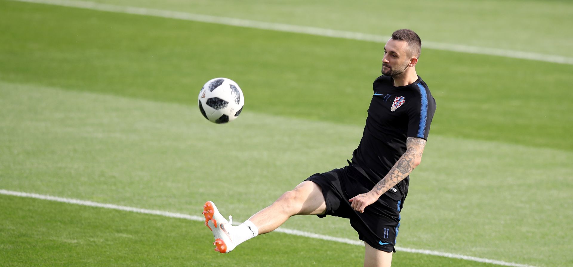 Moskva, 13.07.2018 - Poslijednji trening Hrvatske nogometne reprezentacije na pomoènom stadionu Lunjiki stadiona pred sutranju finalnu utakmicu Svjetskog nogometnog prvenstva Rusija 2018 protiv reprezentacije Francuske. Na slici Marcelo Brozoviæ.
foto HINA/ Damir SENÈAR /ds