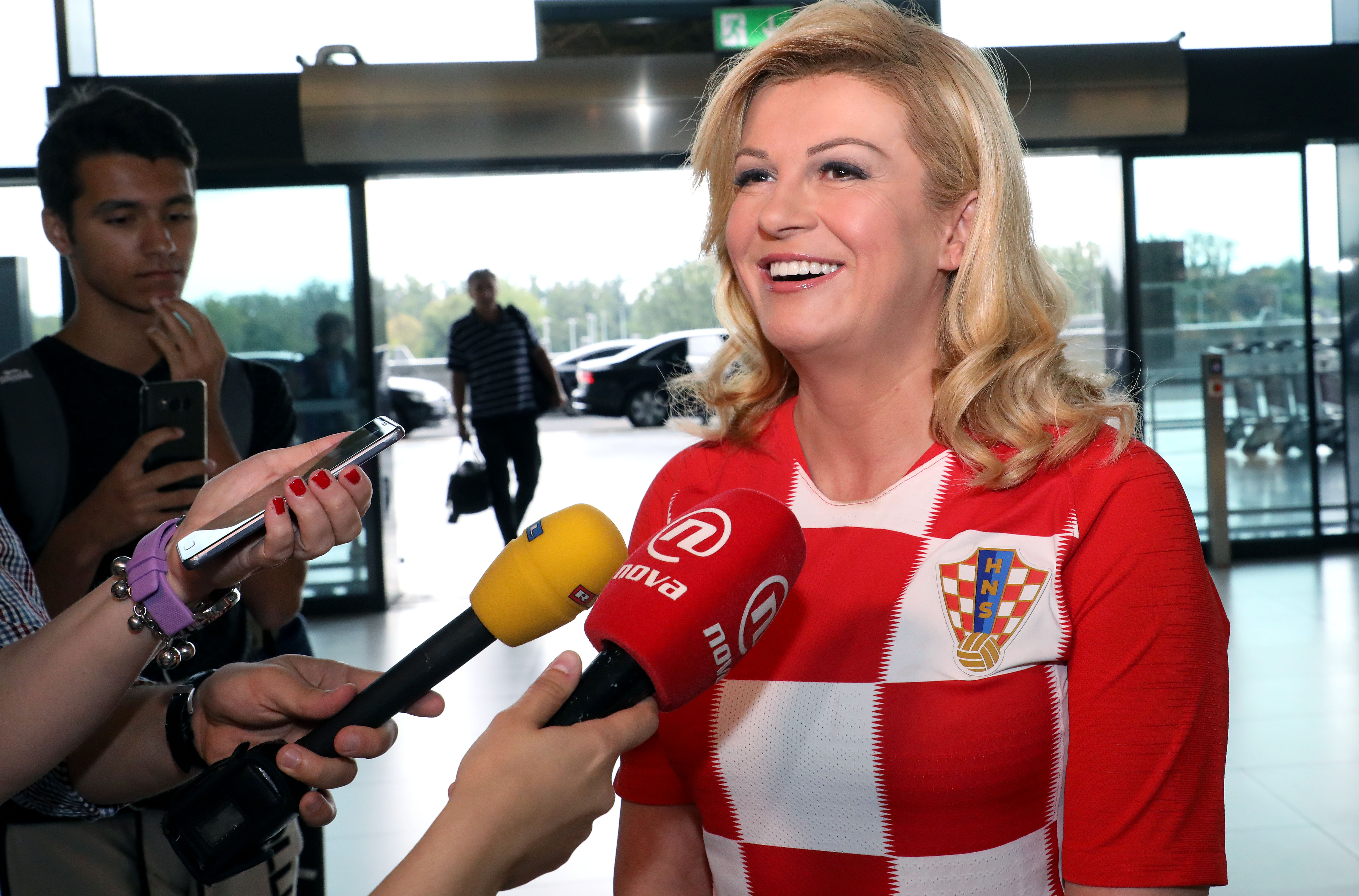 Zagreb, 15.07.2018. - Predsjednica Republike Hrvatske Kolinda Grabar-Kitaroviæ otputovala je iz Zraène luke Franjo Tuðman na finalnu utakmicu Svjetskog nogometnog prvenstva u Rusiji Francuska - Hrvatska. foto HINA/ Lana SLIVAR DOMINIÆ/ lsd