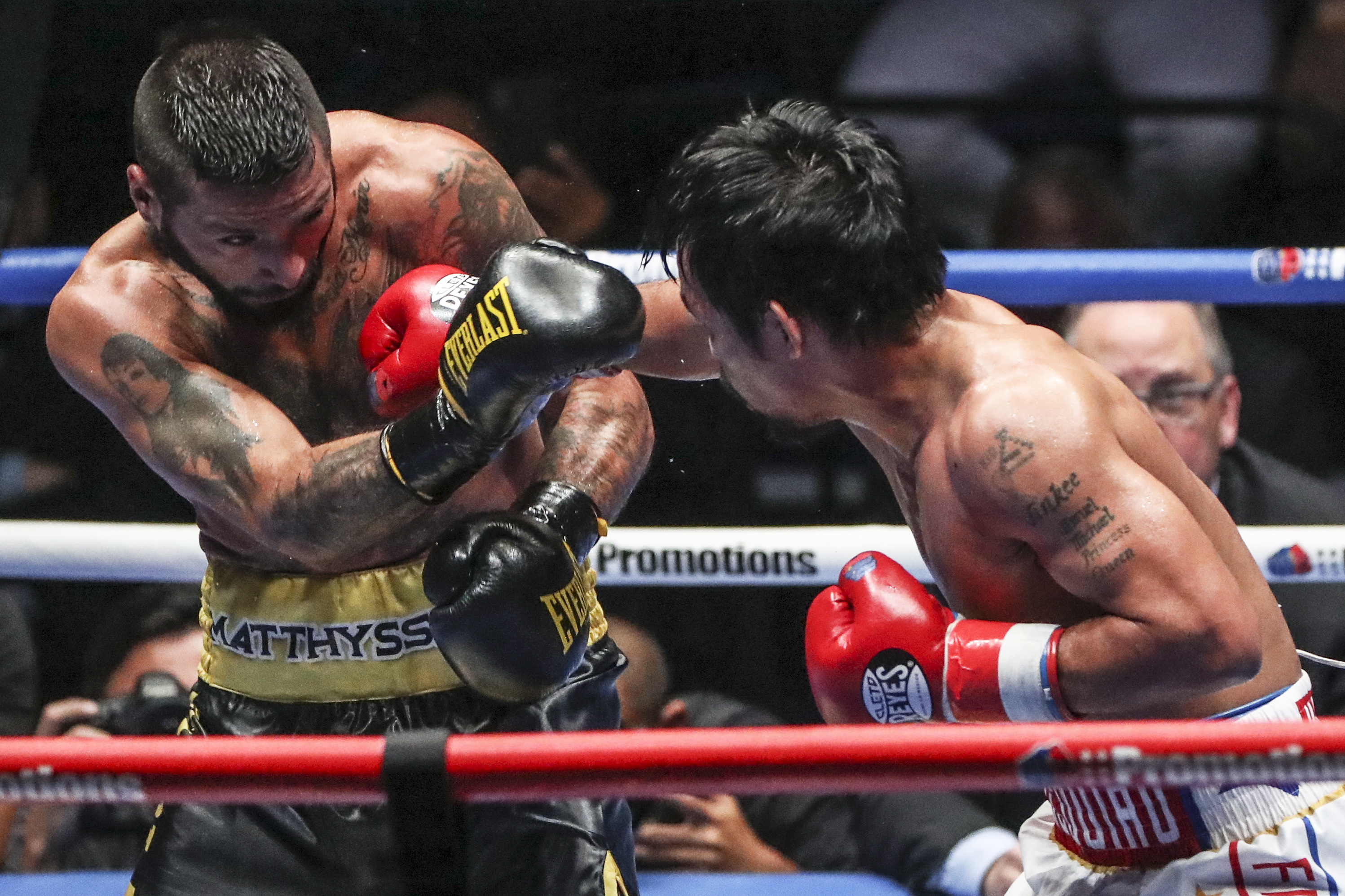 epa06889496 Filipino senator and boxing icon Manny Pacquiao (R) in action against Argentina's Lucas Matthysse (L) during WBA welterweight championship fight, dubbed 'Fight of the Champions' in Kuala Lumpur, Malaysia, 15 July 2018.  EPA/FAZRY ISMAIL