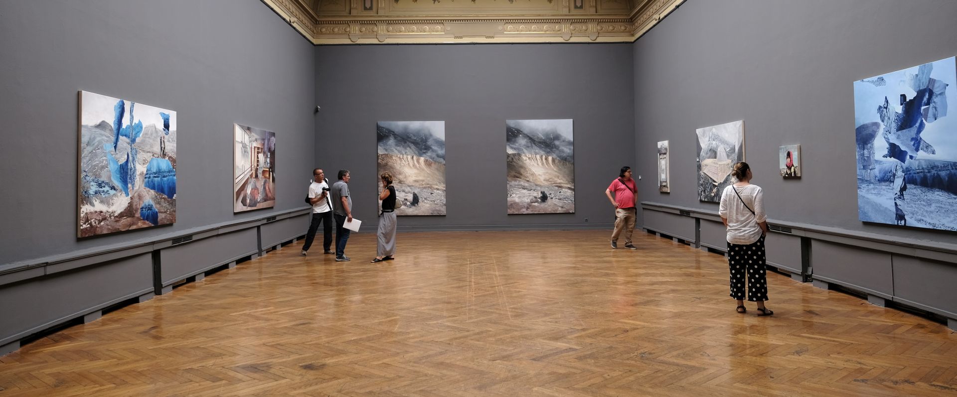 Zagreb, 19.07.2018. - U Umjetničkom paviljonu predstavljena je izložba Zlatana Vehabovića "Tamno bijela zemlja" koja se otvara u sklopu ciklusa site-specific izložbi.
foto HINA/ Edvard ŠUŠAK/ es