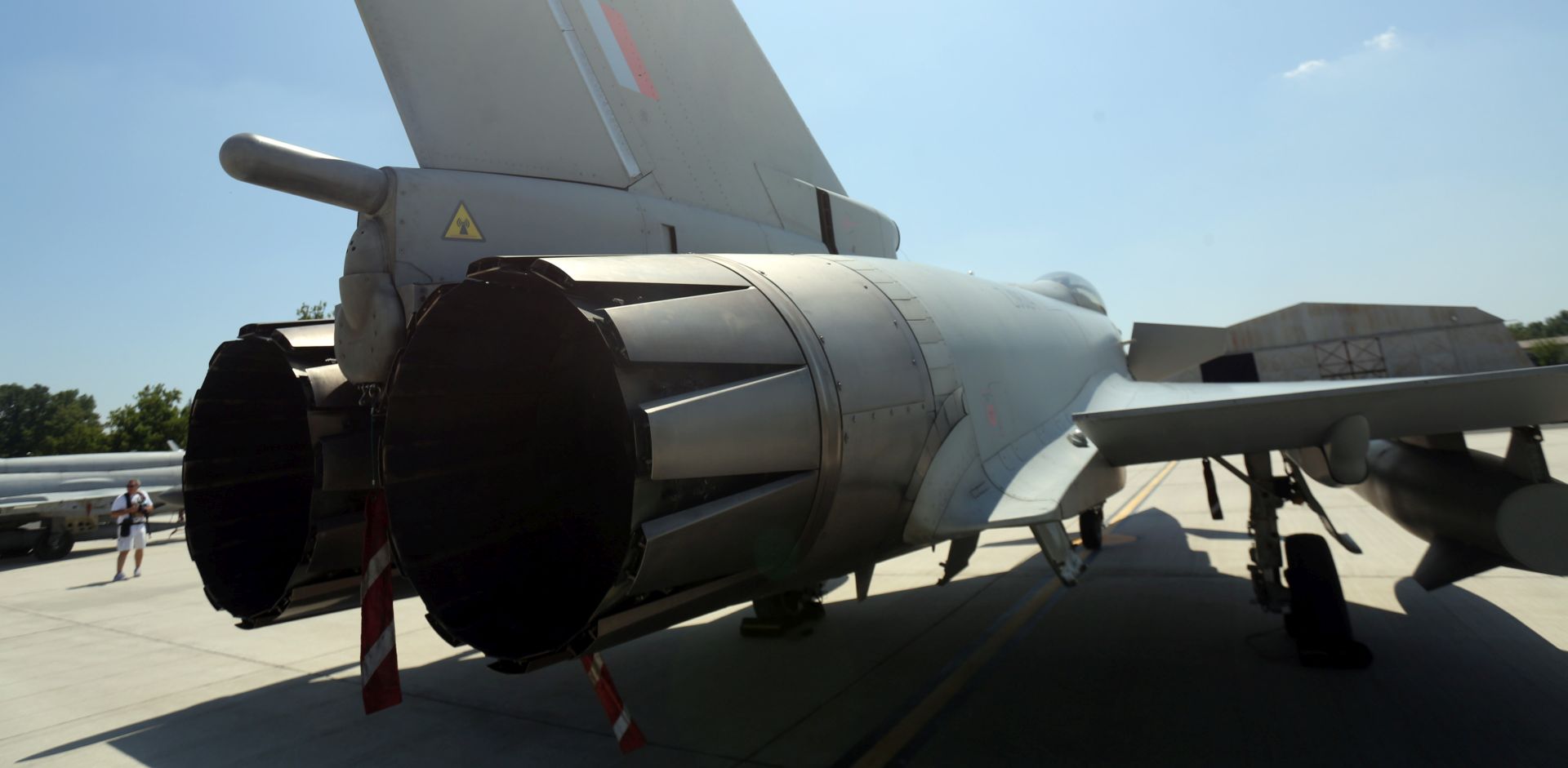Zagreb, 19.7.2018.- Vježba HRZ-a i RAF-a "FLYING SABRE 18", u vojarni "Pukovnik Marko Živković" na Plesu. Na fotografiji borbeni zrakoplov Eurofighter Typhoon. foto HINA/ Daniel KASAP/ dk