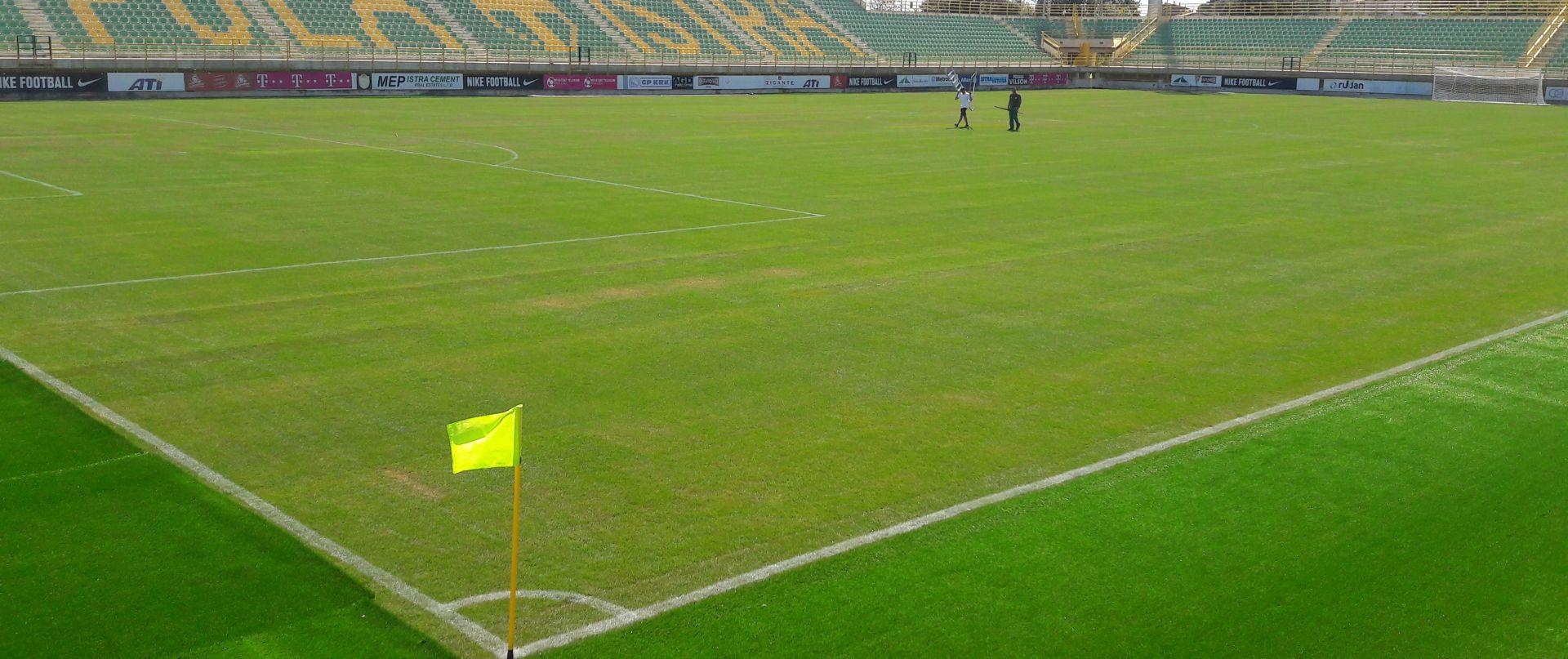 Pula, 26.07.2018 -  Zavreni su radovi na postavljanju novog, hibridnog travnjaka na pulskom gradskom stadionu "Aldo Drosina" koji æe tako spremno doèekati poèetak nove nogometne sezone, reèeno je to na konferenciji za novinare odranoj u èetvrtak na stadionu na kojoj se pulski gradonaèelnik Boris Miletiæ zahvalio trgovaèkom drutvu "Pula Sport" i Hrvatskom nogometnom savezu (HNS) na partnerskom odnosu i suradnji od pripreme do dovretka radova.
foto HINA/ Daniel SPONZA/ ik