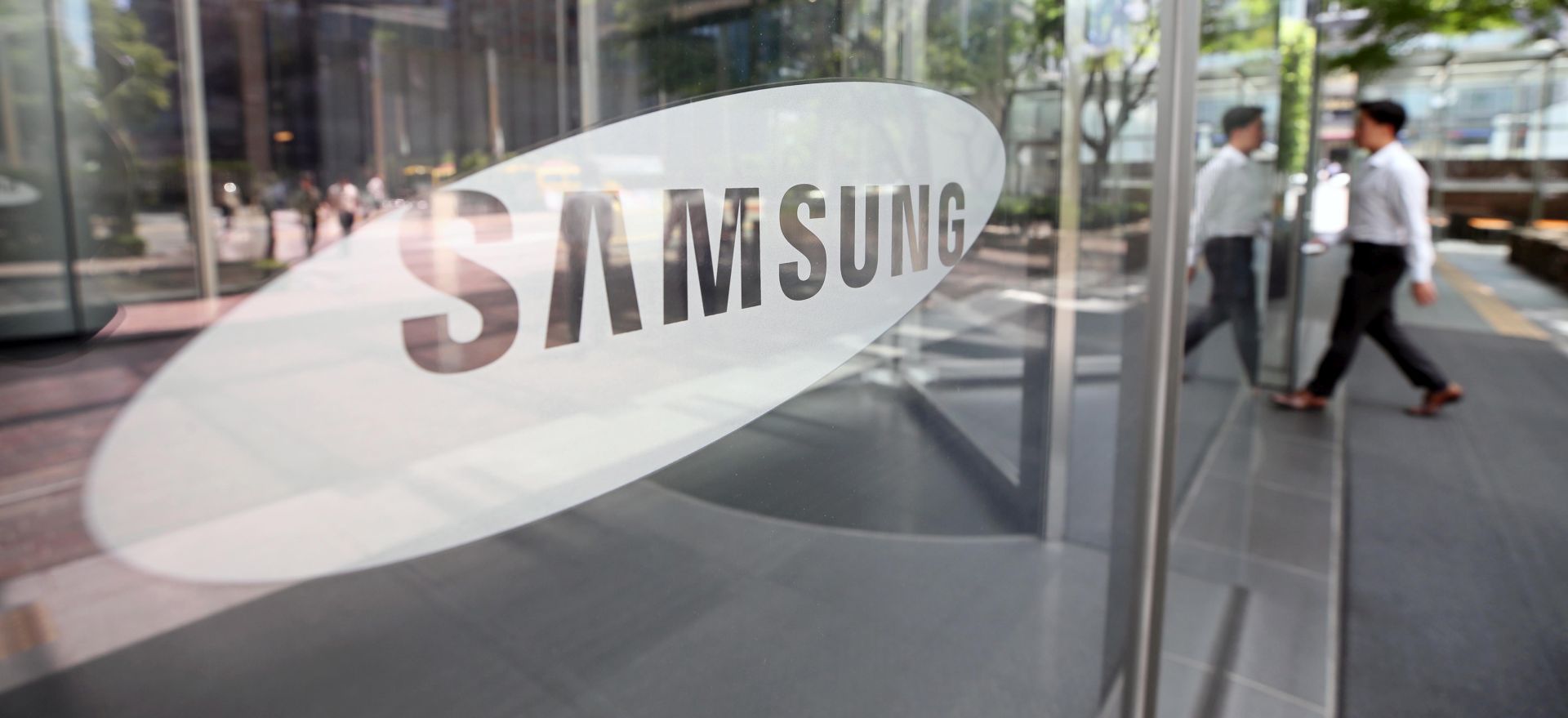 epa06919696 A view of the Samsung Electronics head office in Seoul, South Korea, 31 July 2018. The tech giant announced its second quarter performance on the day, showing net profit down 0.09 percent on-year with weak smartphone sales but quarterly record profits in the chip business.  EPA/YONHAP SOUTH KOREA OUT