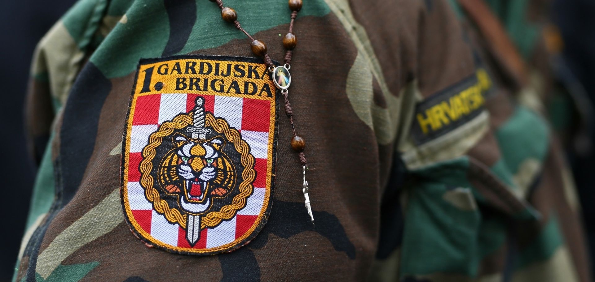 11.02.2017., Zagreb - Okupljeni ispred Ministarstva obrane izrazili su podrsku uvodjenju vojnog roka u Hrvatsku, pola sata prije prije prosvjeda protiv obaveznog vojnog roka i militarizacije drustva u organizaciji Radnicke fronte. Photo: Zeljko Lukunic/PIXSELL