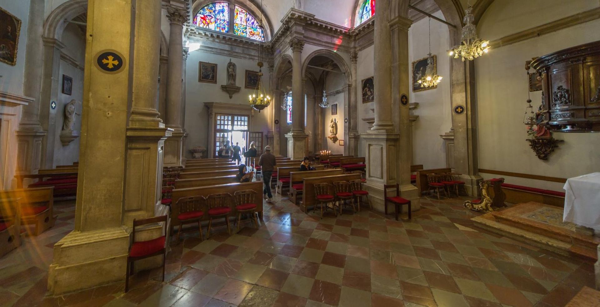 30.10.2014., Dubrovnik - Unutrasnjost crkve svetog Vlahe. Barokna crkva sv. Vlaha, zastitnika grada Dubrovnika, sagradjena je na mjestu starije romanicke crkve iz 14. stoljeca od 1706. do 1715. godine po nacrtima mletackog graditelja Marina Gropellija. Photo: Grgo Jelavic/PIXSELL