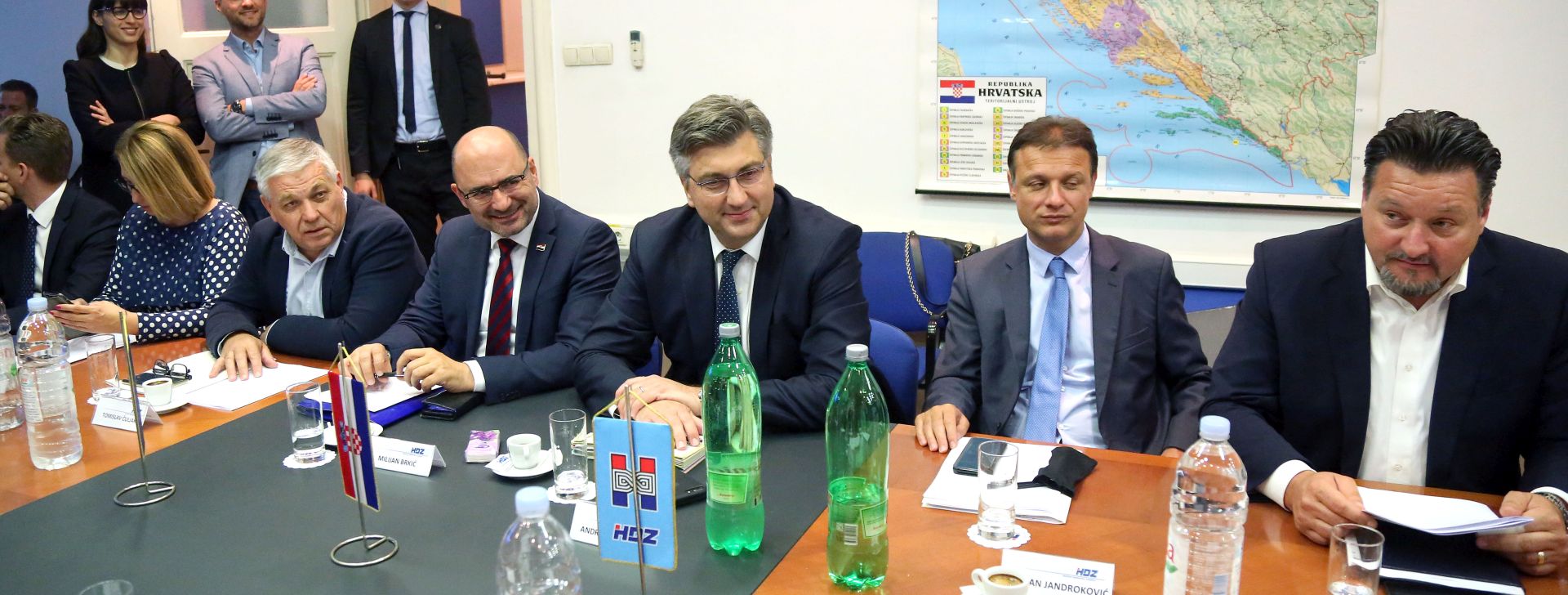 Zagreb, 02.07.2018 - Sjednica Predsjednitva i Nacionalnog vijeæa HDZ-a. Na fotografiji Tomislav Æuljak, Milijan Brkiæ, predsjednik Vlade i HDZ-a Andrej Plenkoviæ, Gordan Jandrokoviæ, Lovro Kuèeviæ.             
foto HINA / Denis CERIÆ /dc