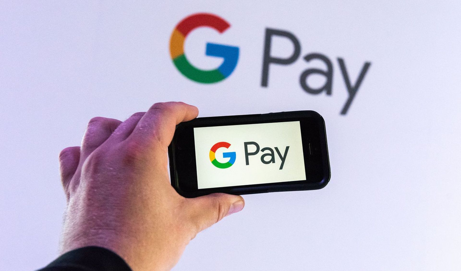 epa06840808 A staff shows the app during the presentation of the digital pay service of Google called 'Google Pay', in Berlin, Germany, 26 June 2018. With the 'Google Pay' App, you can manage your Credit- and Debit card and pay wireless with your mobile device. Usage of the 'Google Pay' app service starts in Germany on 26 June. EPA/MARKUS HEINE