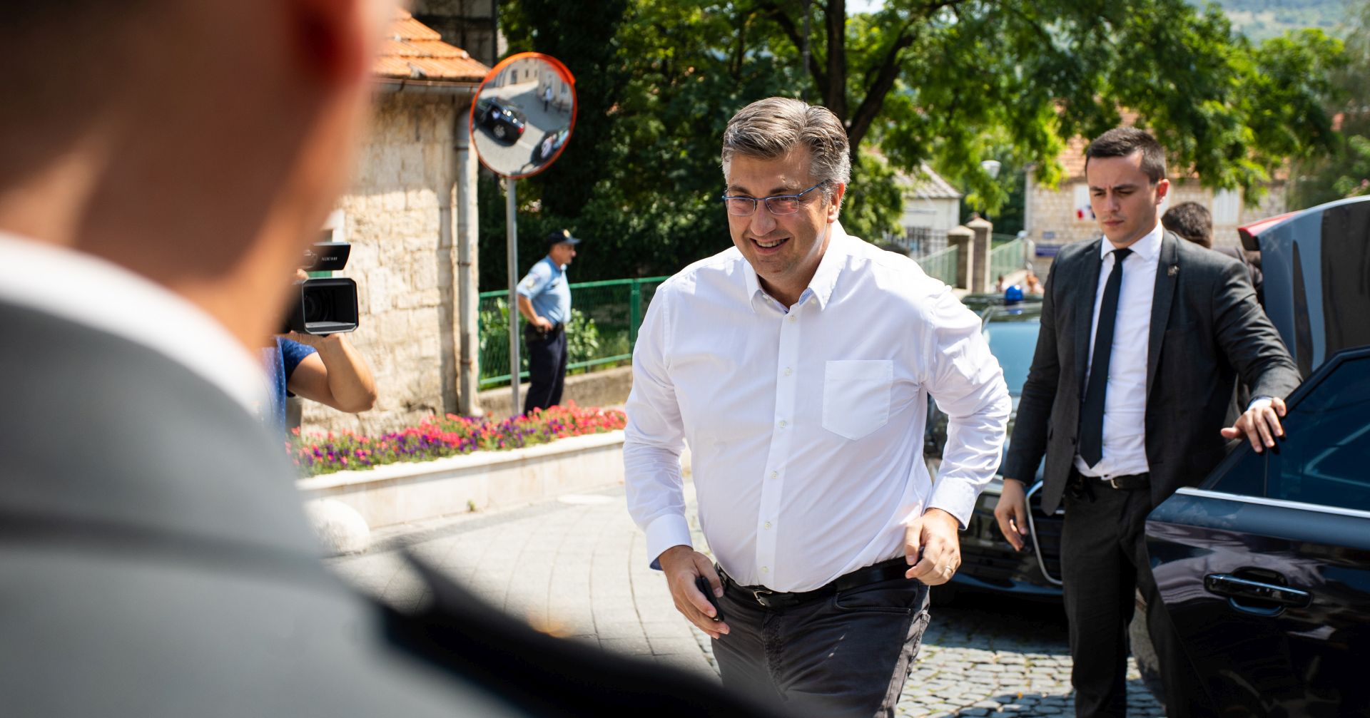 Sinj, 05.08.2018. - Visoki dužnosnici počeli su dolaziti u Sinj na 303. Sinjsku alku na Alkarskom trkalištu. Na slici premijer Andrej Plenković.
foto HINA/ Milan ŠABIĆ/ ua