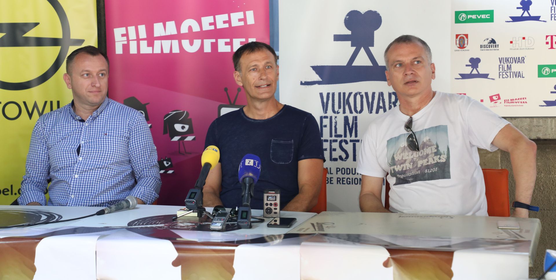 Zagreb, 08.08.2018 - Predstavljanje programa 12. filmskog festivala u Vukovaru koji se ove godine odrava od 23. do 26. kolovoza. Na fotografiji Kreimir Bubalo, Igor Rakoniæ, Dean Sinovèiæ.
foto HINA/ Admir BULJUBAIÆ/ abu