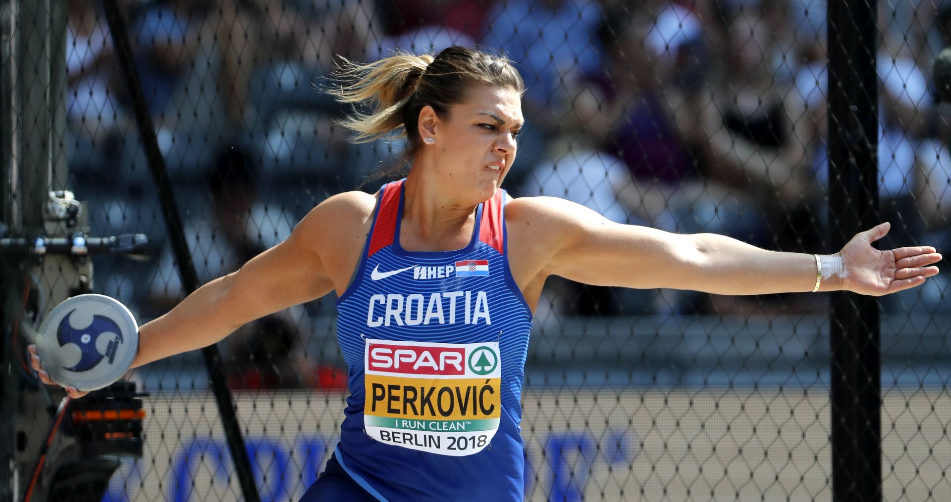 epa06937209 Sandra Perkovic of Croatia competes in the women's Discus Throw qualification at the Athletics 2018 European Championships, Berlin, Germany, 09 August 2018.  EPA/FELIPE TRUEBA