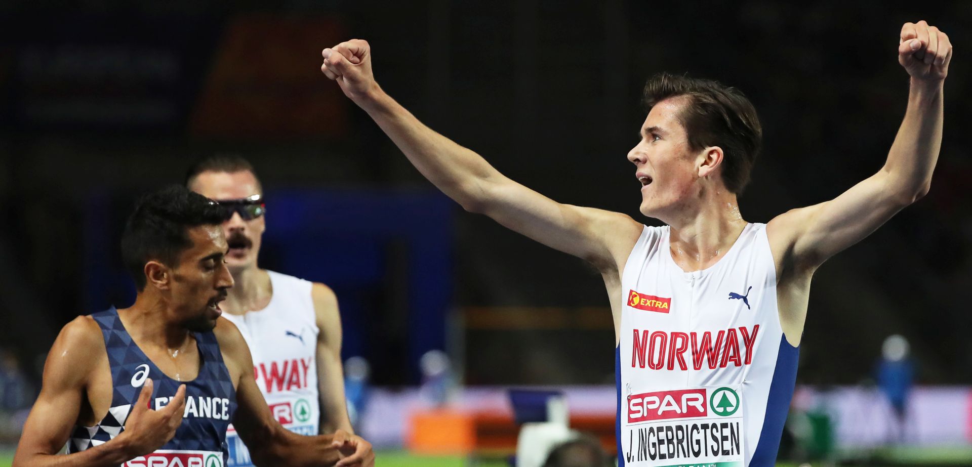 epa06944082 Jakob Ingebrigtsen (R) of Norway celebrates after winning the men's 5,000m final at the Athletics 2018 European Championships in Berlin, Germany, 11 August 2018. Ingebrigtsen won ahead of his second placed compatriot Henrik Ingebrigtsen (C) and third placed Morhad Amdouni (L) of France.  EPA/SRDJAN SUKI