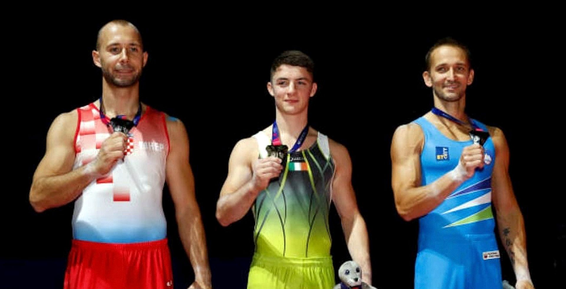 Glasgow, 12.08.2018 - Hrvatski gimnastièar Robert Seligman (32) osvojio je srebrnu medalju na konju s hvataljkama na Europskom prvenstvu u Glasgowu, dok je drugi hrvatski predstavnik u istom finalu Filip Ude (32) zavrio na estoj poziciji. Na slici Robert Seligman, Rhys McClenaghan iz Irske i Sao Bertoncelj iz Slovenije.
foto HINA/ HGS/ ds