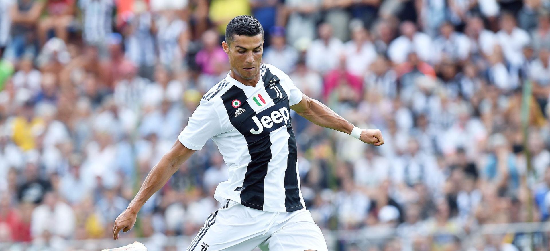 epa06946091 Juventus' Cristiano Ronaldo in action during a soccer friendly match between Juvents A and Juventus B at Villar Perosa, Turin, 12 August 2018.  EPA/ALESSANDRO DI MARCO