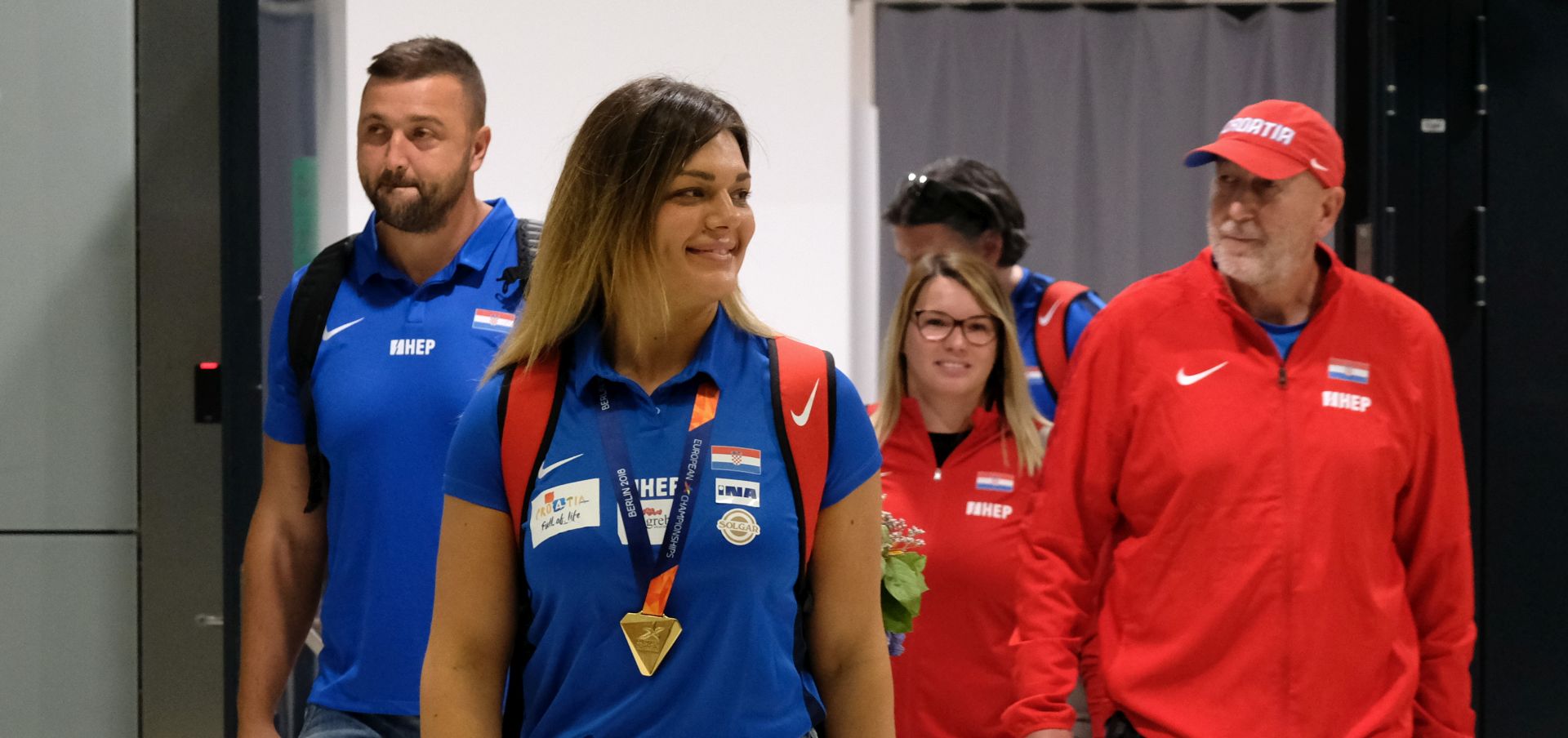 Zagreb, 13.8.2018.- Doček Sandra Perković u Međunarodnoj zračnoj luci Dr. Franjo Tuđman nakon što je u subotu na Europskom atletskom prvenstvu u Berlinu osvojila zlatnu medalju u bacanju diska. Na fotografiji Sandra Perković. foto HINA/ Edvard ŠUŠAK/ es