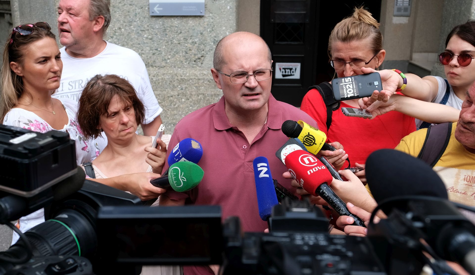 Zagreb, 14.08.2018. - Konferencija za medije HSLS-a na temu "Naprimjereno ponašanje gradonačelnika iznimka ili pravilo? Neučinkovitost i netransparentnost gradske uprave u saniranju divljih odlagališta". Povod konferenciji su, kažu iz HSLS-a, zadnje neprimjerene izjave gradonačelnika Milana Bandića upućene novinarki Nove TV, kao i sve češća  retorika koju gradonačelnik koristi u komunikaciji sa svojim neistomišljenicima i novinarima u slučaju postavljanja nepoželjnih pitanja.
Na fotografiji Darko Klasić.
foto HINA/ Edvard ŠUŠAK/ es