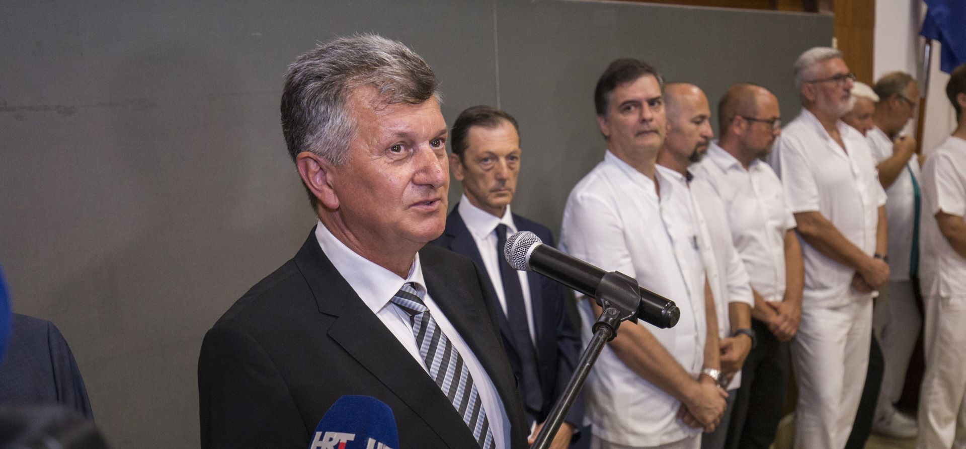 Split, 14.08.2018. - U Velikoj predavaonici KBC-a Split održana je komemoracija za dr. Ivu Jurića, ravnatelja KBC Split. Na fotografiji ministar zdravstva Milan Kujundžić.
foto HINA/ Miroslav LELAS/ lm