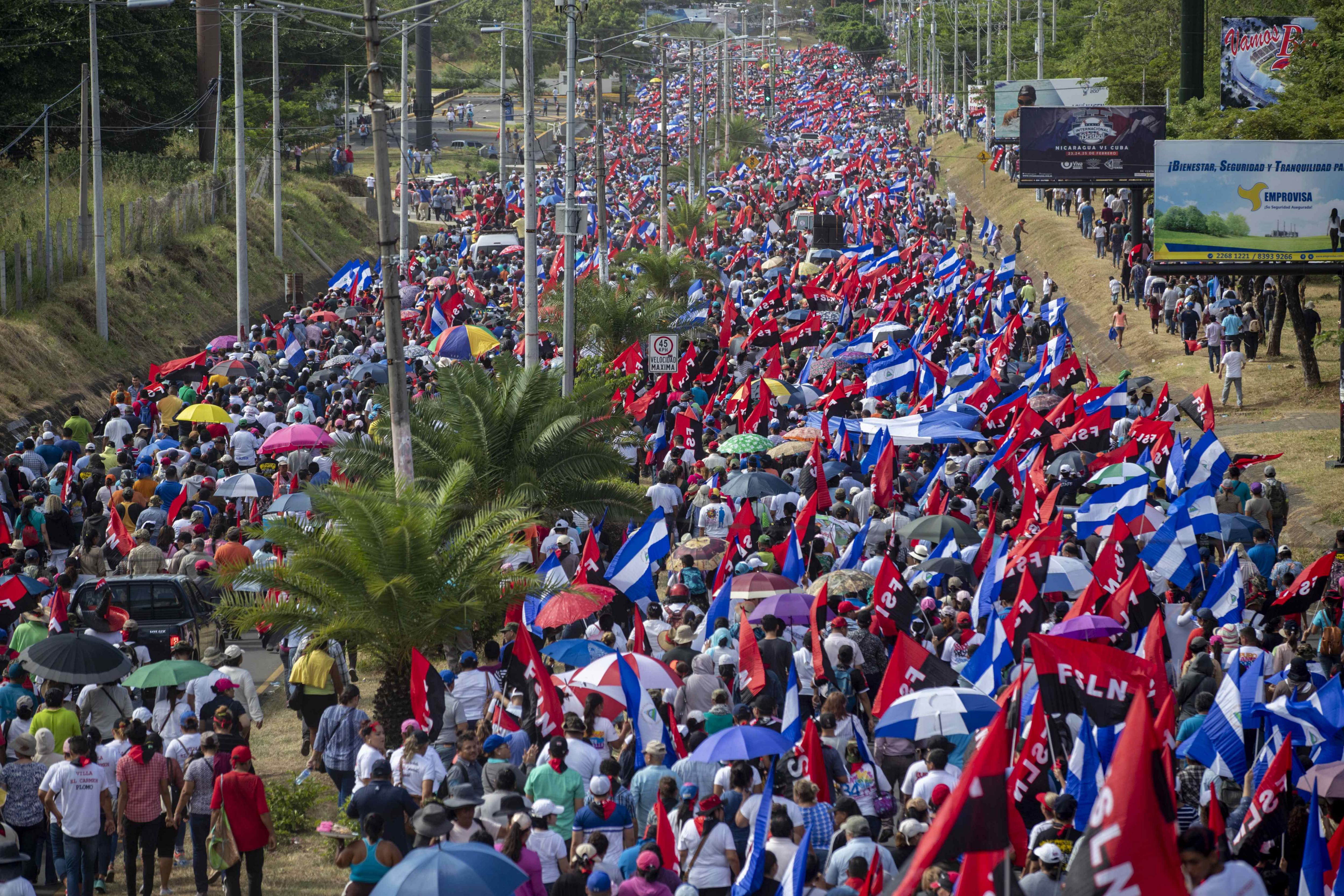 epa06965326 Supporters of the ruling Sandinista National Liberation Front (FSLN) march in Managua, Nicaragua, 22 August 2018. A walk in favor of peace and justice for the victims left by the protests against the government of the Nicaraguan president, Daniel Ortega, began today in the midst of the sociopolitical crisis that in four months has caused hundreds of deaths. The walk is also to commemorate the 40th anniversary of the taking of the National Palace, an action against the Somoza dictatorship.  EPA/JORGE TORRES